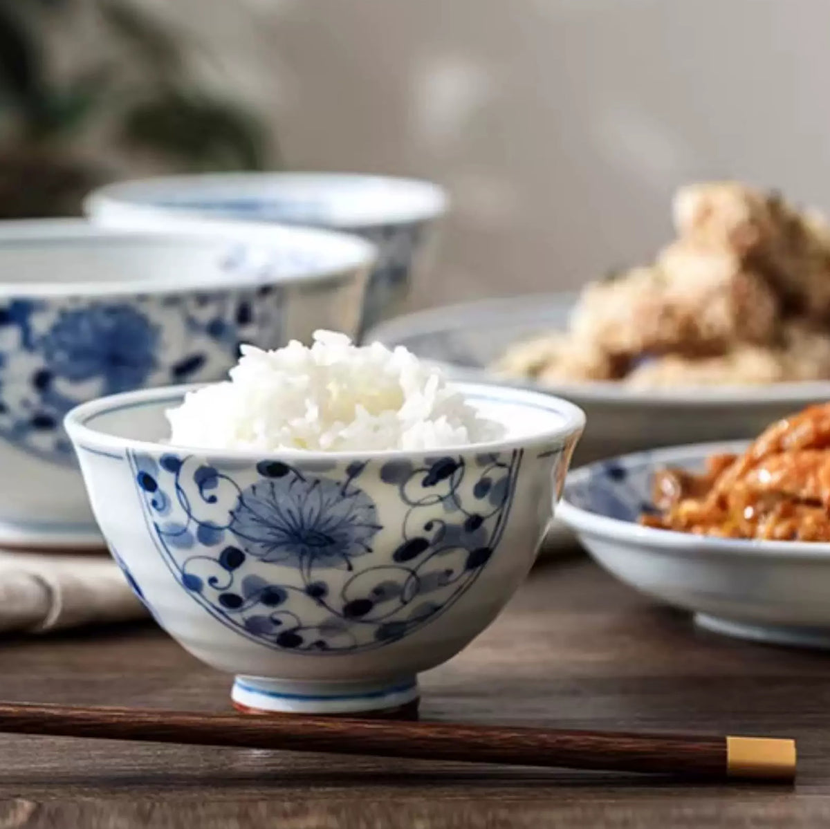 Vaisselle japonaise Rintrindo Hana Imari en porcelaine bleue et blanche