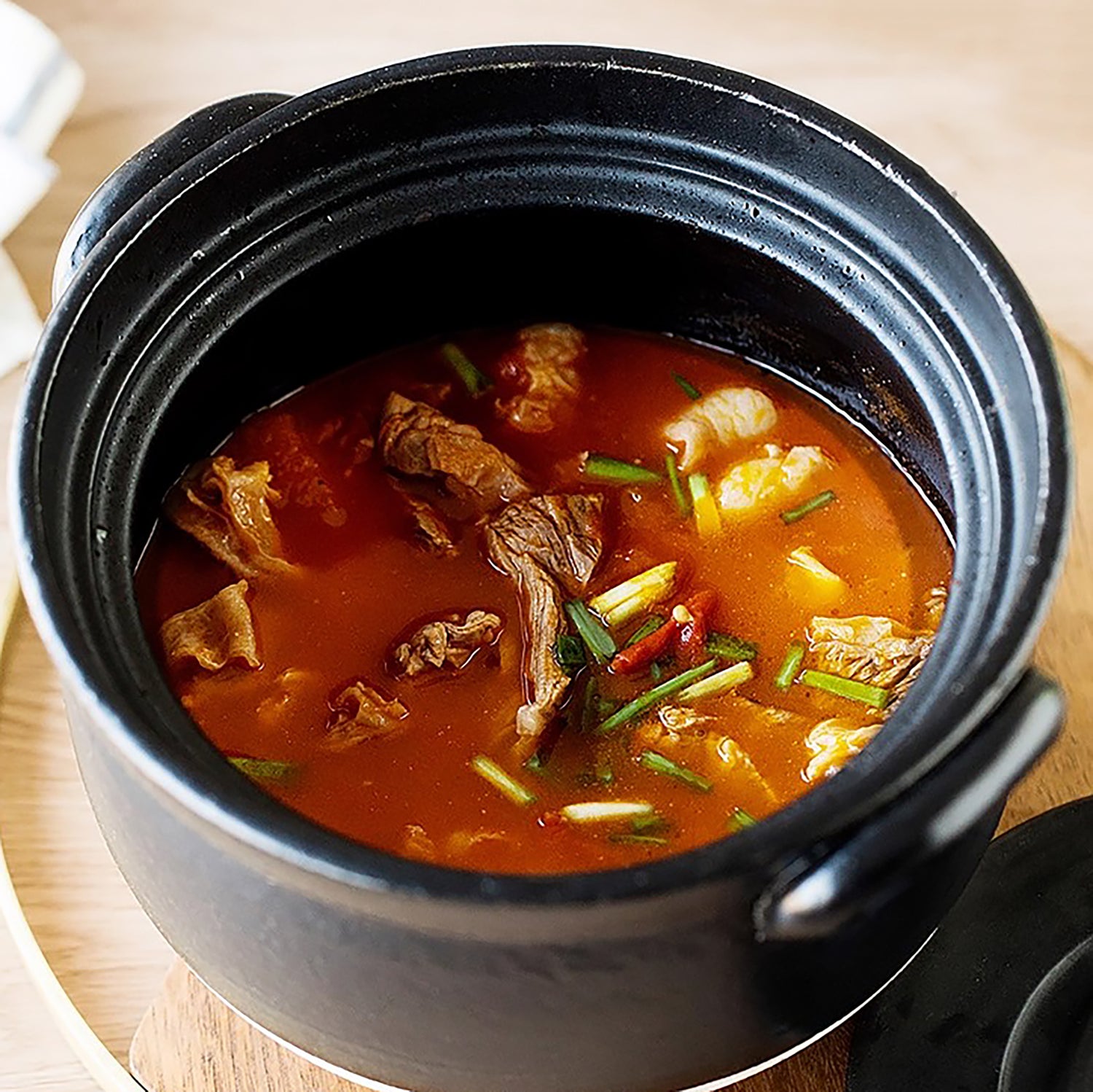 Donabe minimaliste à double couvercle Banko‑yaki