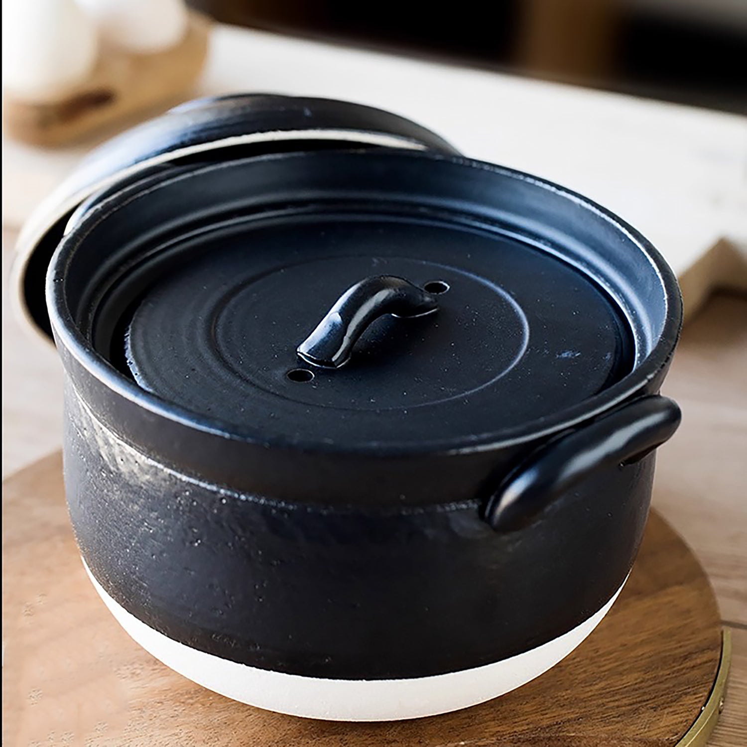 Donabe minimaliste à double couvercle Banko‑yaki