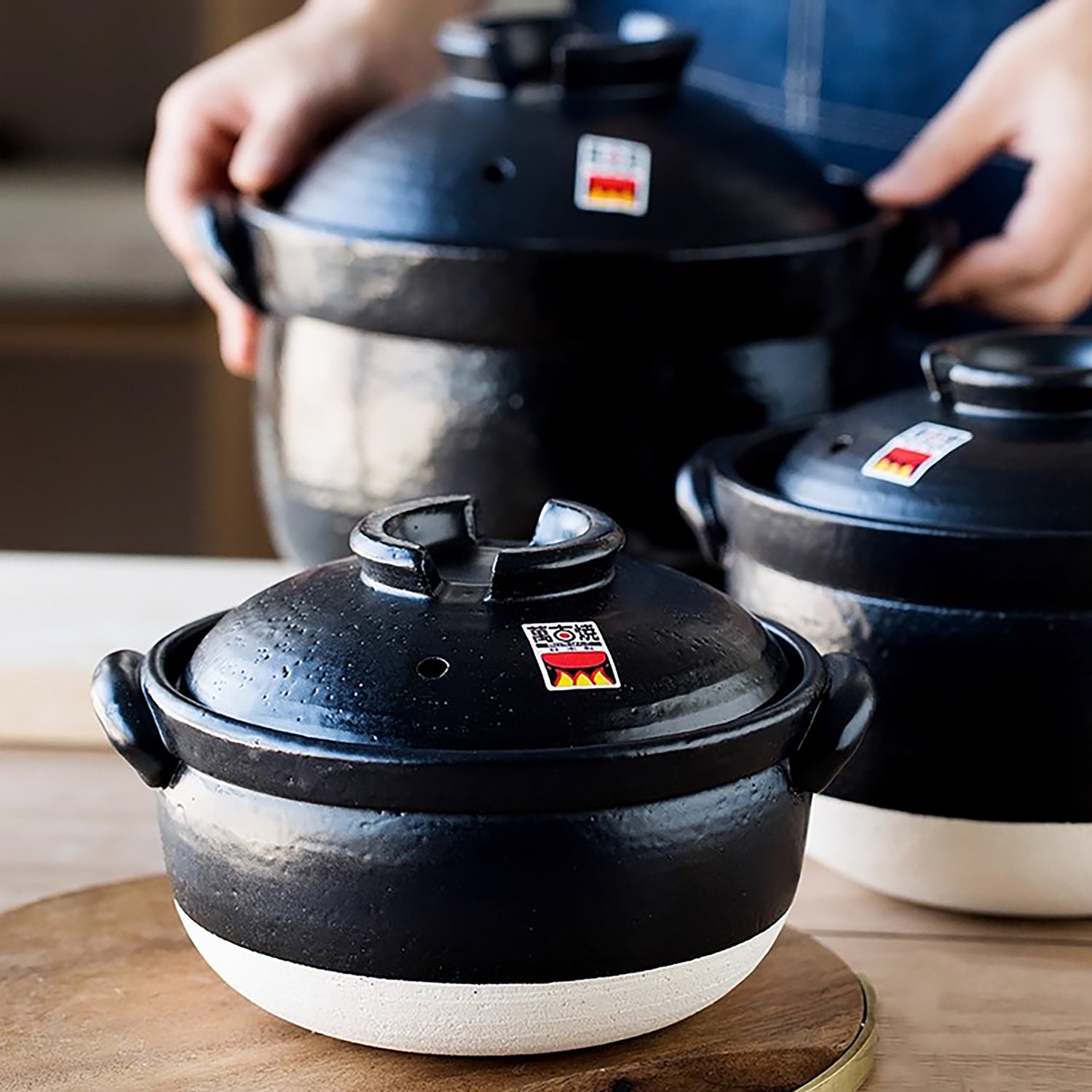 Donabe minimaliste à double couvercle Banko‑yaki