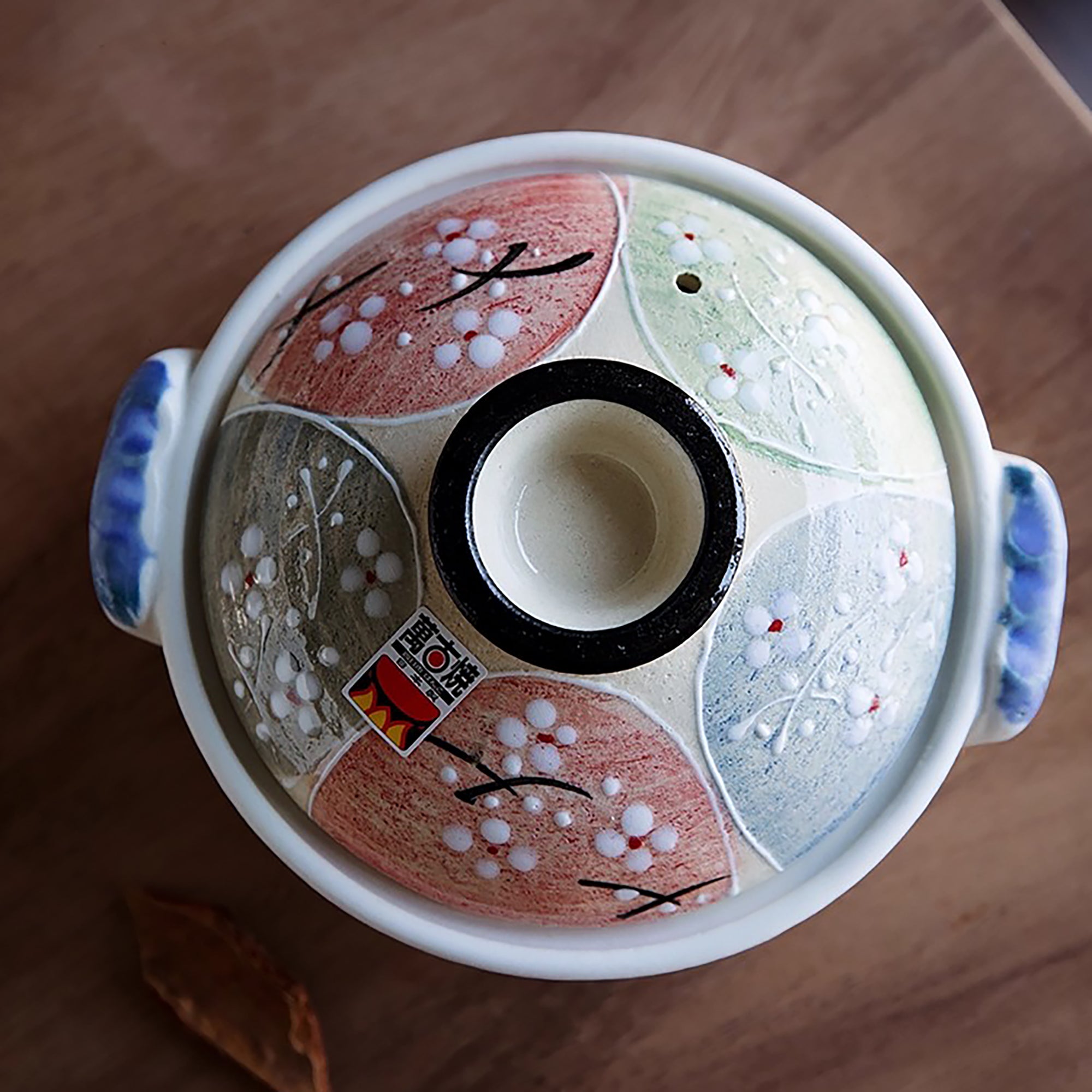 Donabe Banko-yaki avec motif fleur de cerisier.