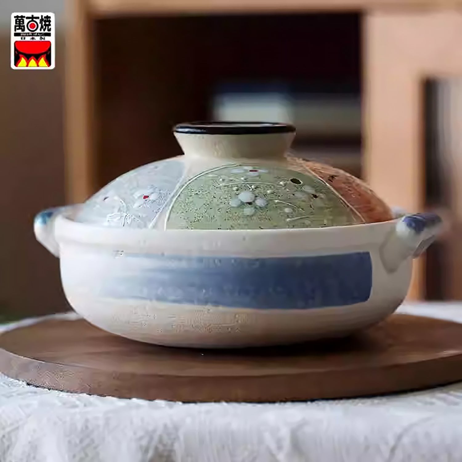 Donabe Banko-yaki avec motif fleur de cerisier.