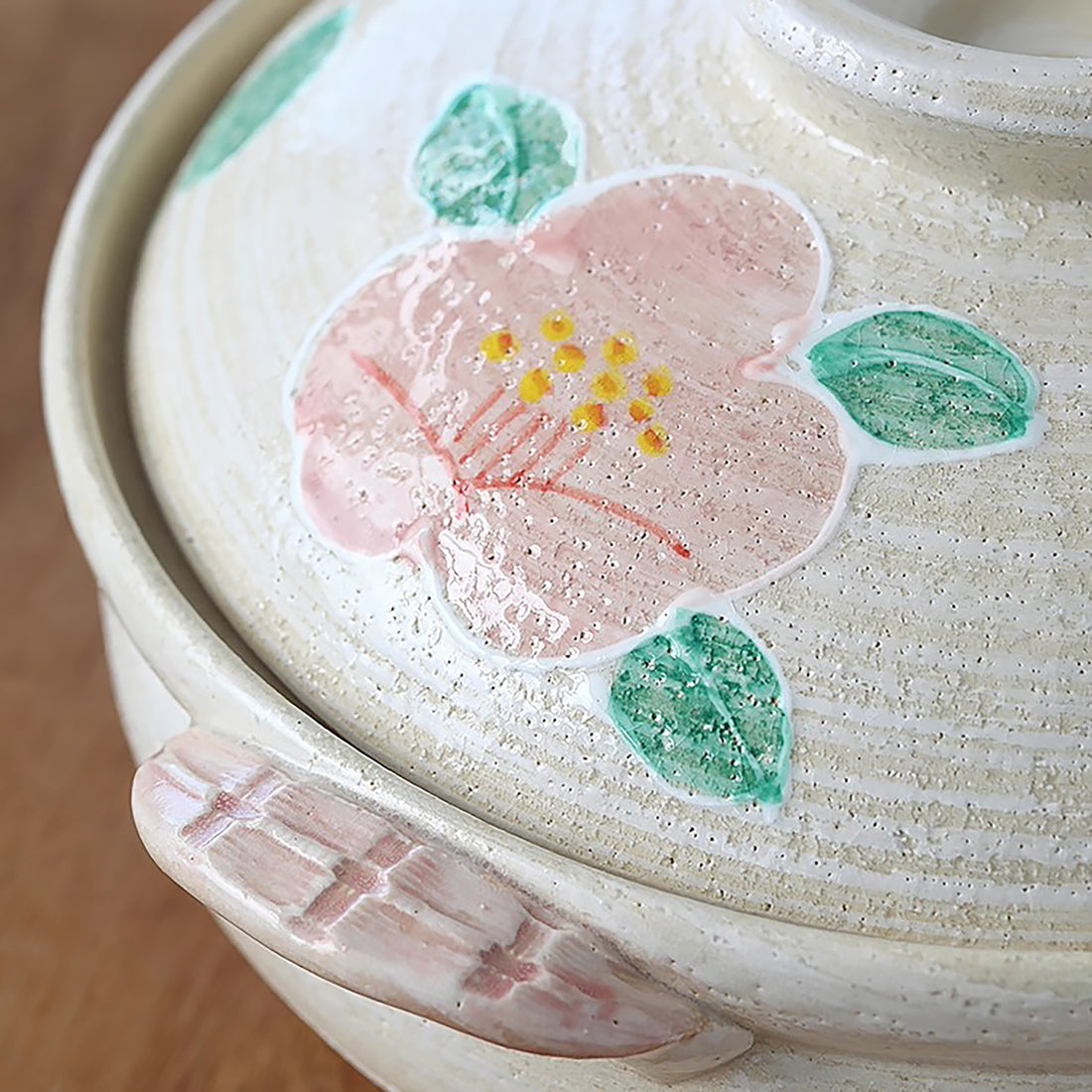 Donabe Banko-yaki à motif camélia fait main