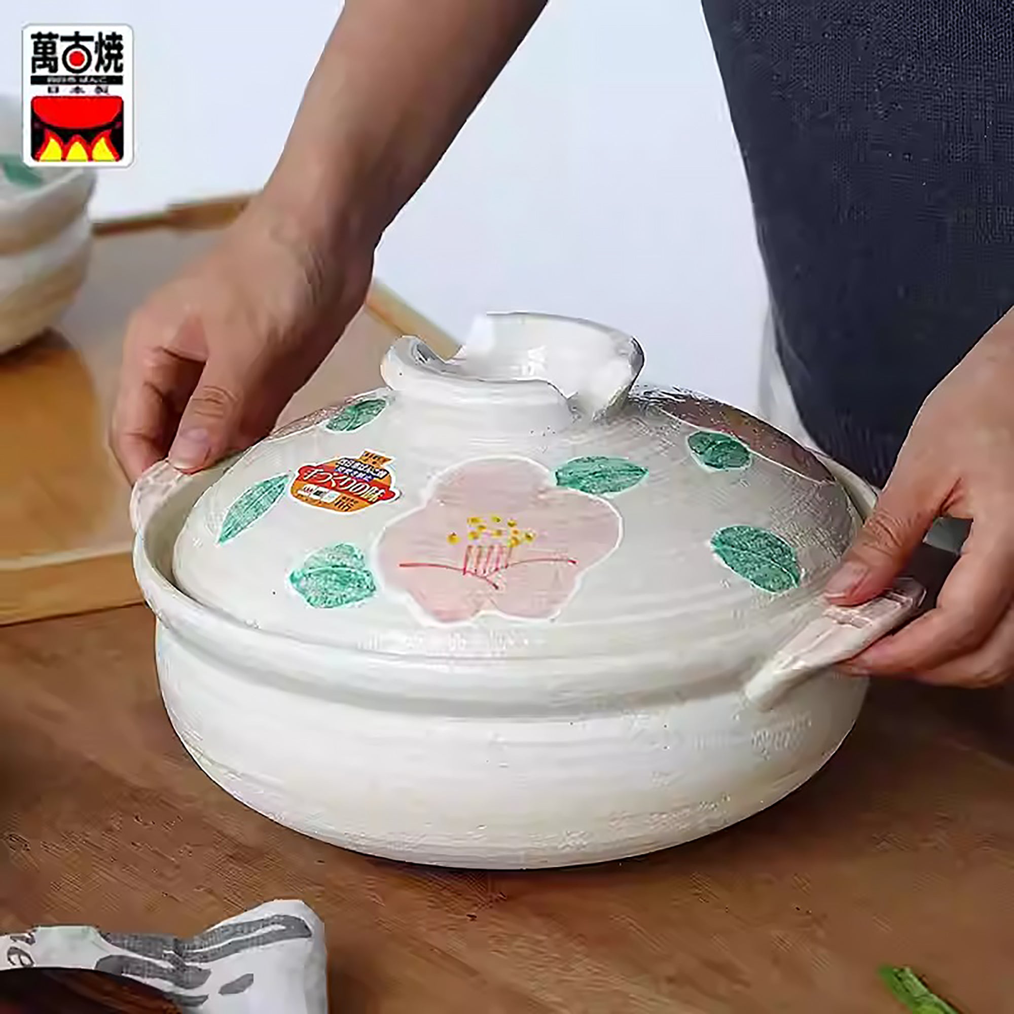 Donabe Banko-yaki à motif camélia fait main