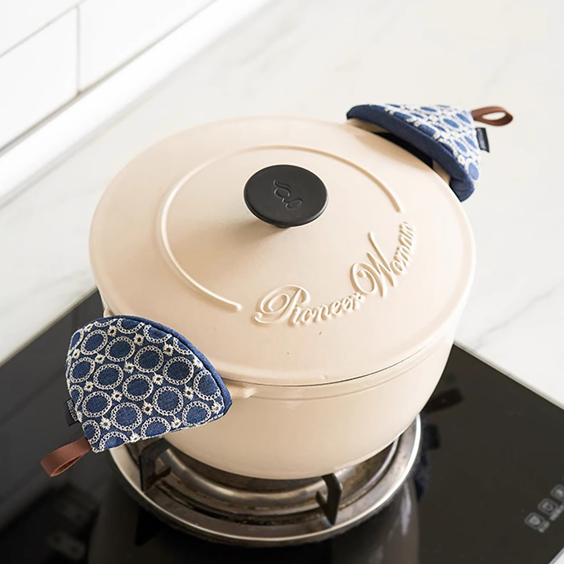 Couvre-casserole brodé à la main