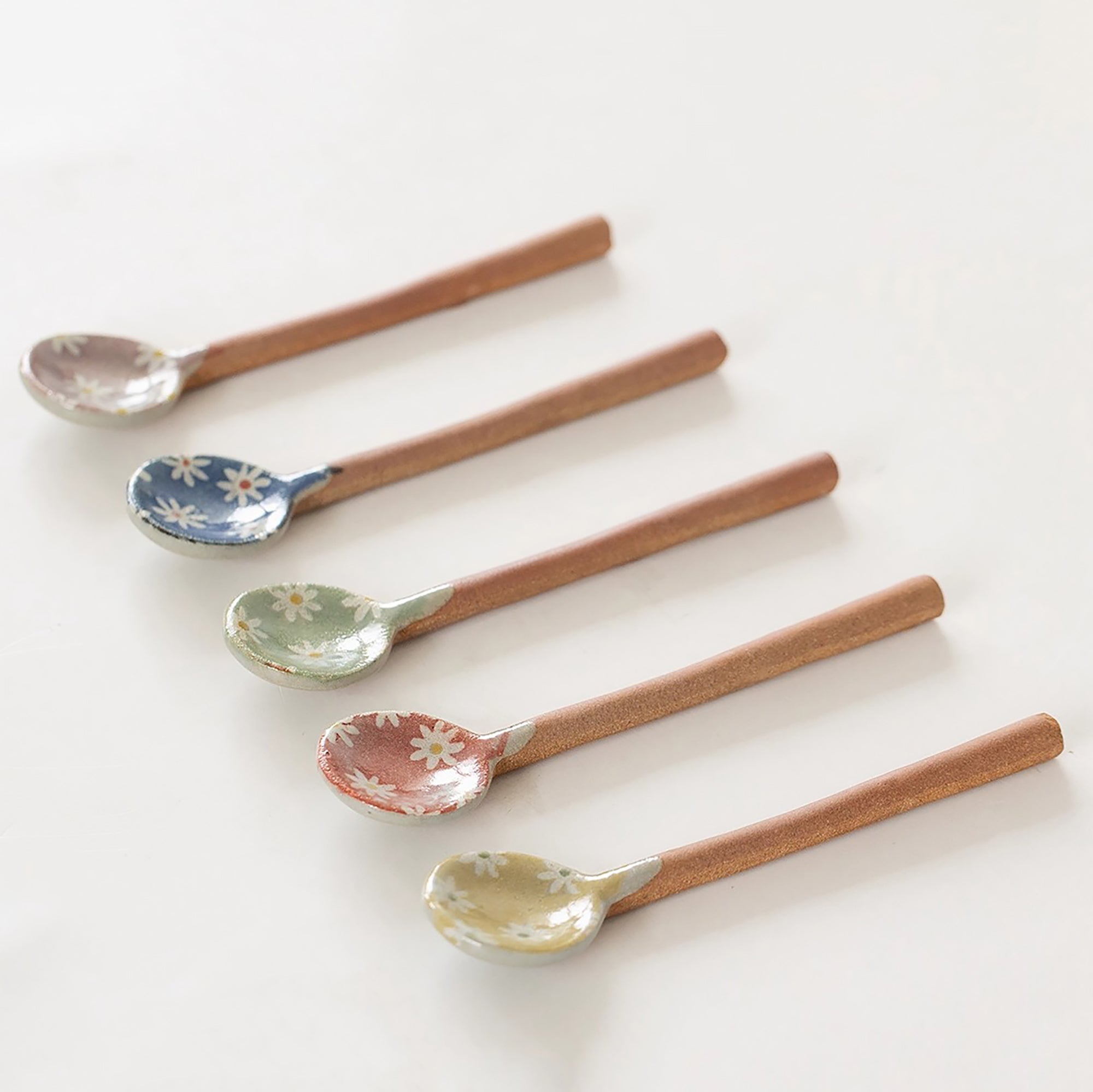 Cuillère à café en grès Minoyaki avec motif fleurs