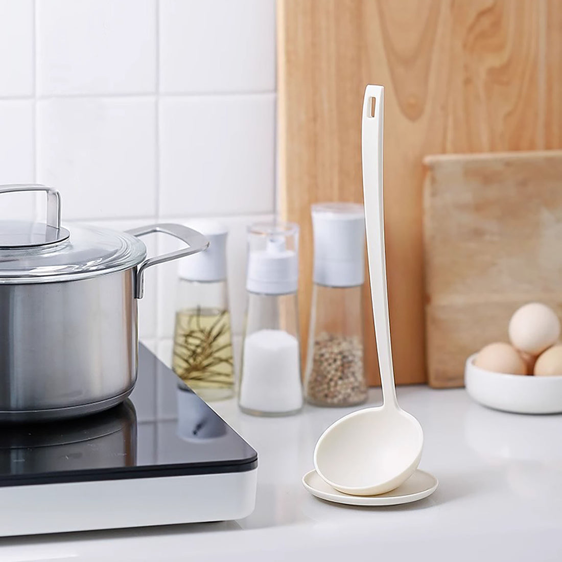 Cuillère à soupe japonaise autoportante