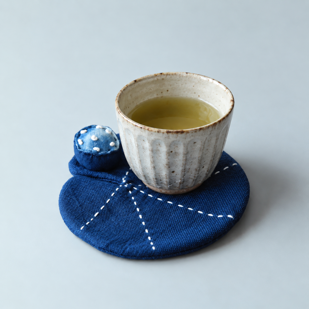 Dessous de tasse en coton indigo naturel avec motif feuille de lotus