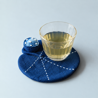 Dessous de tasse en coton indigo naturel avec motif feuille de lotus