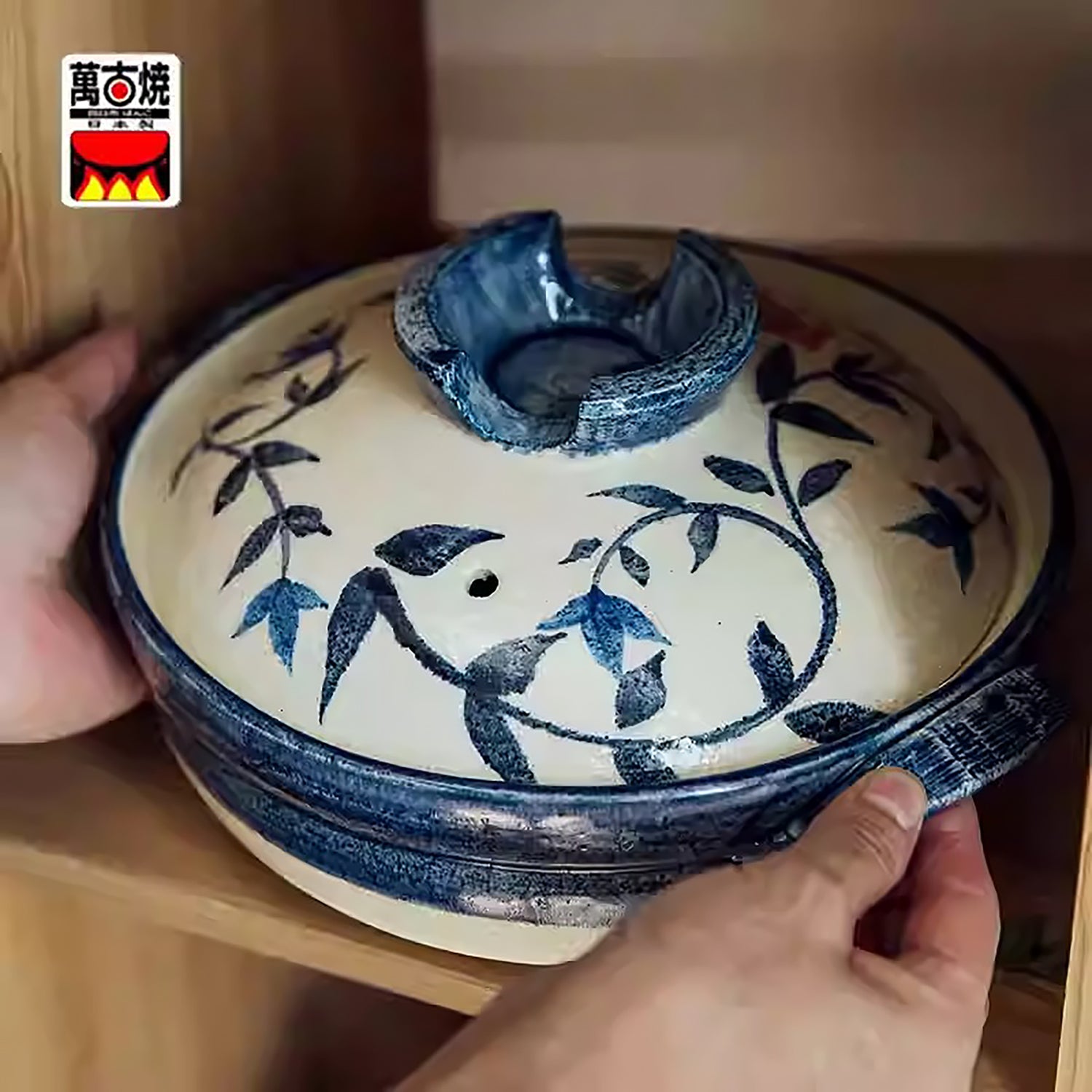 Donabe Banko-yaki motif Karakusa