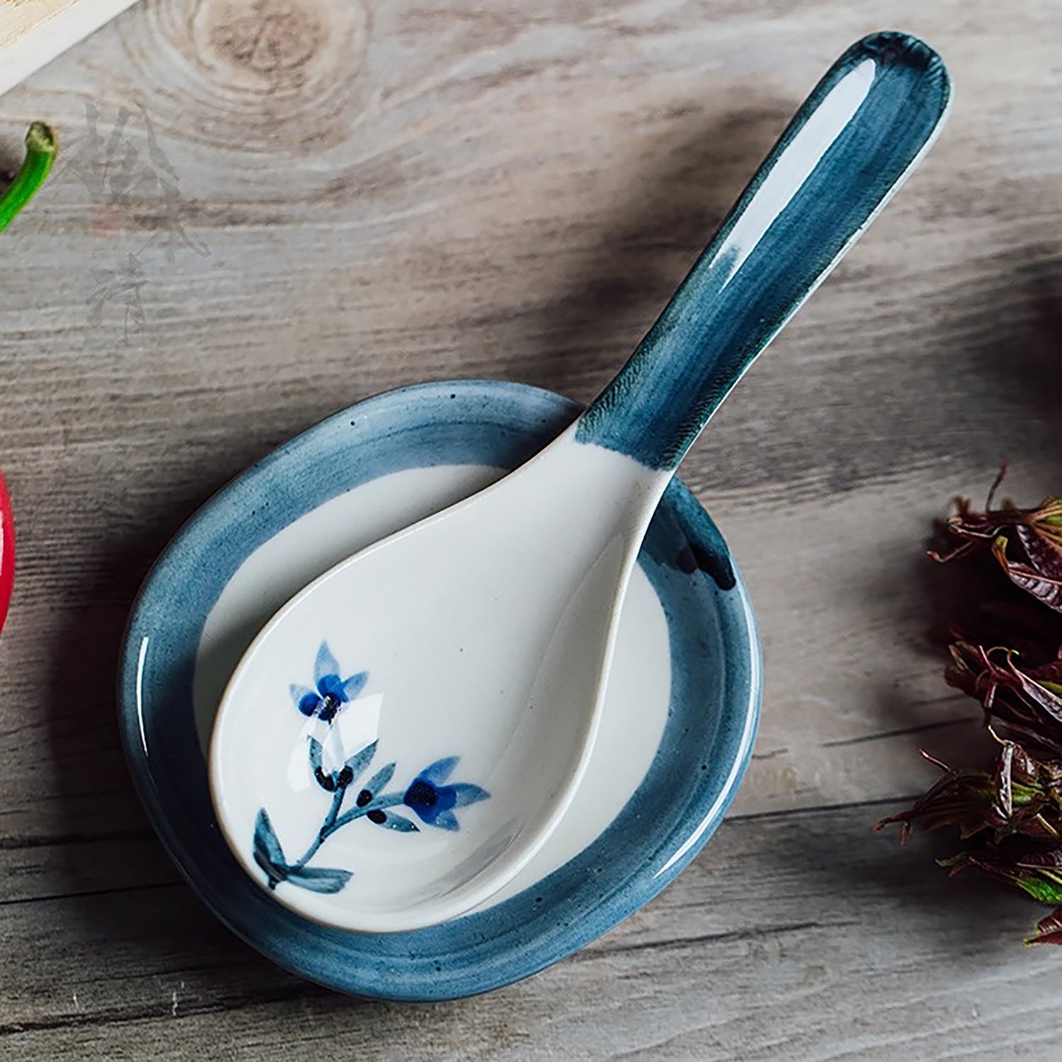 Donabe Banko-yaki motif Karakusa