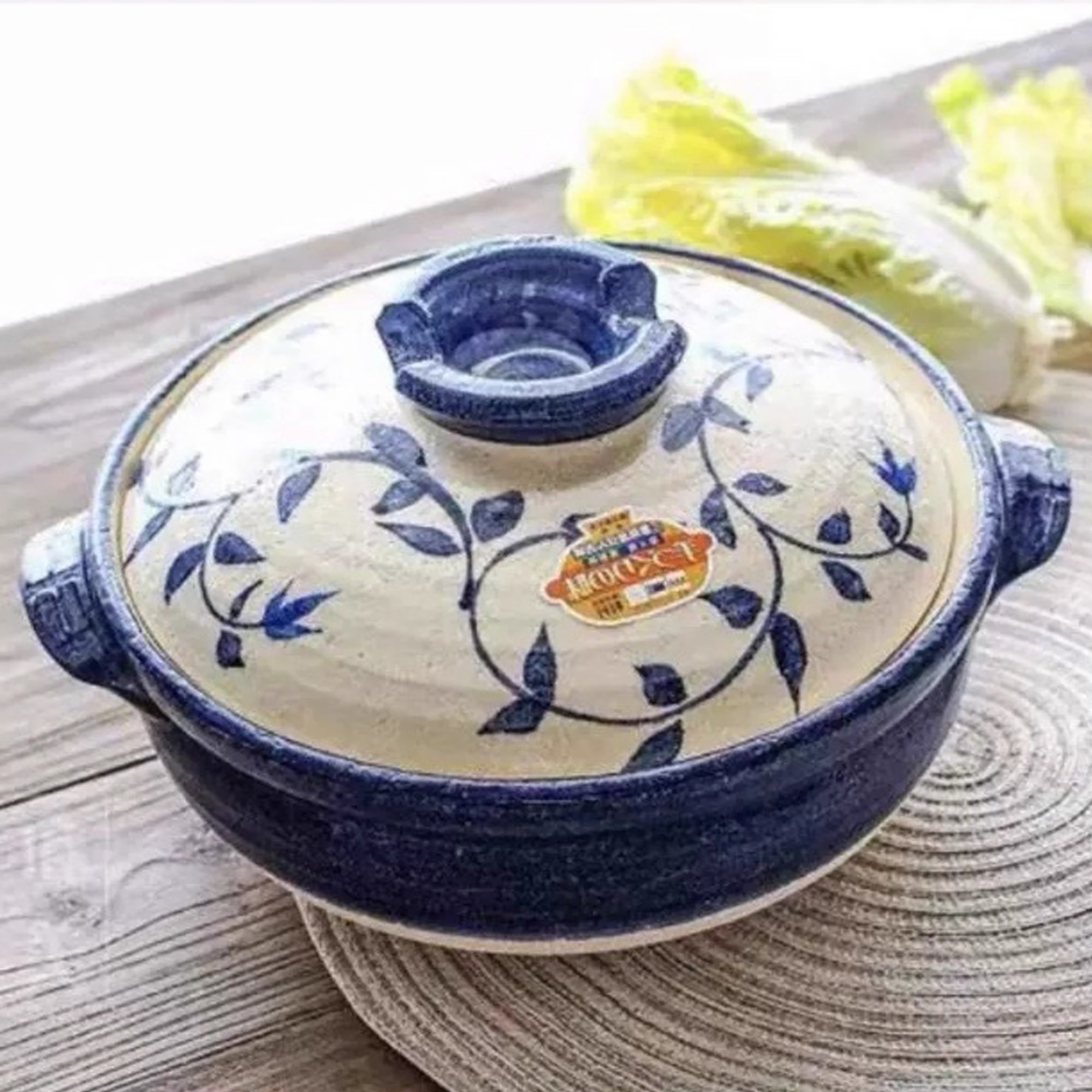 Donabe Banko-yaki motif Karakusa