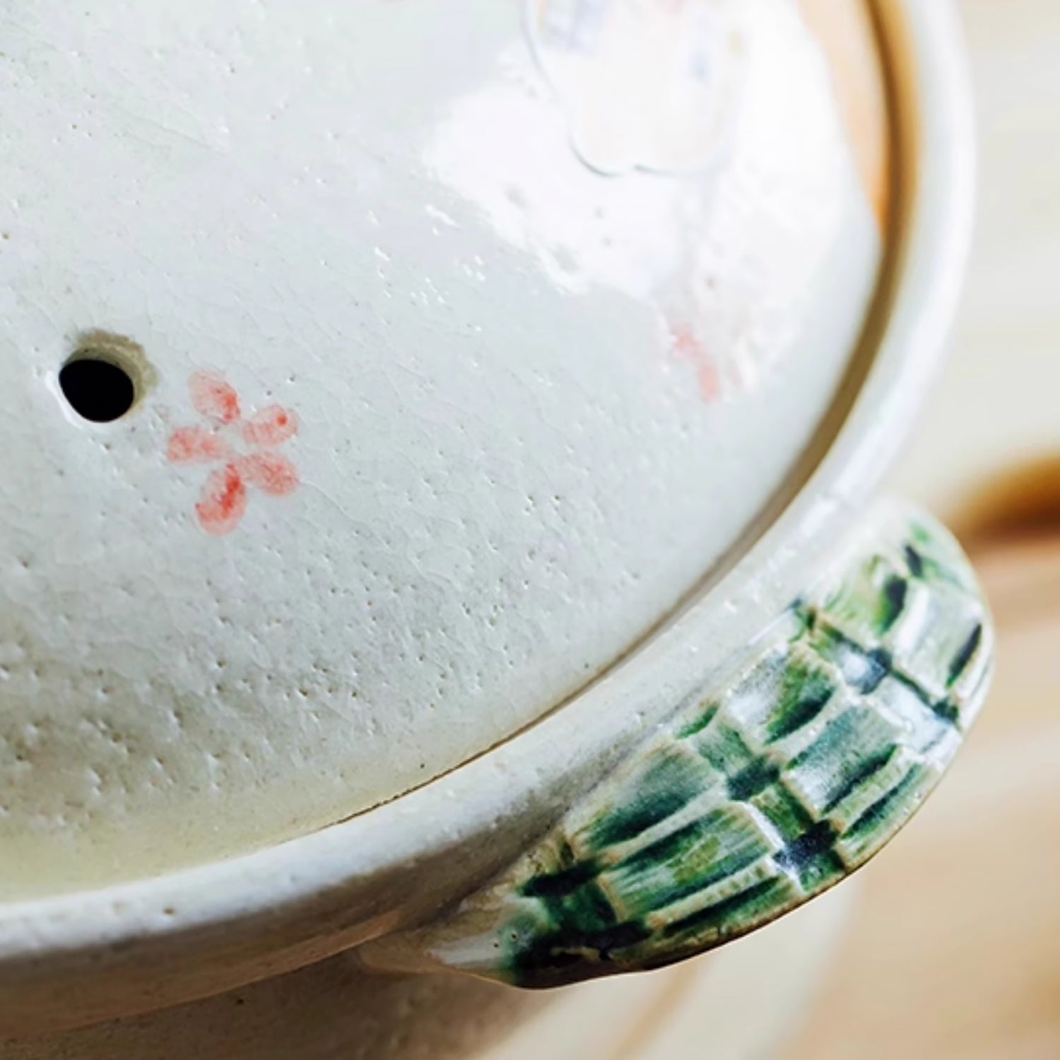 Donabe Banko-yaki fait main avec motif lapin