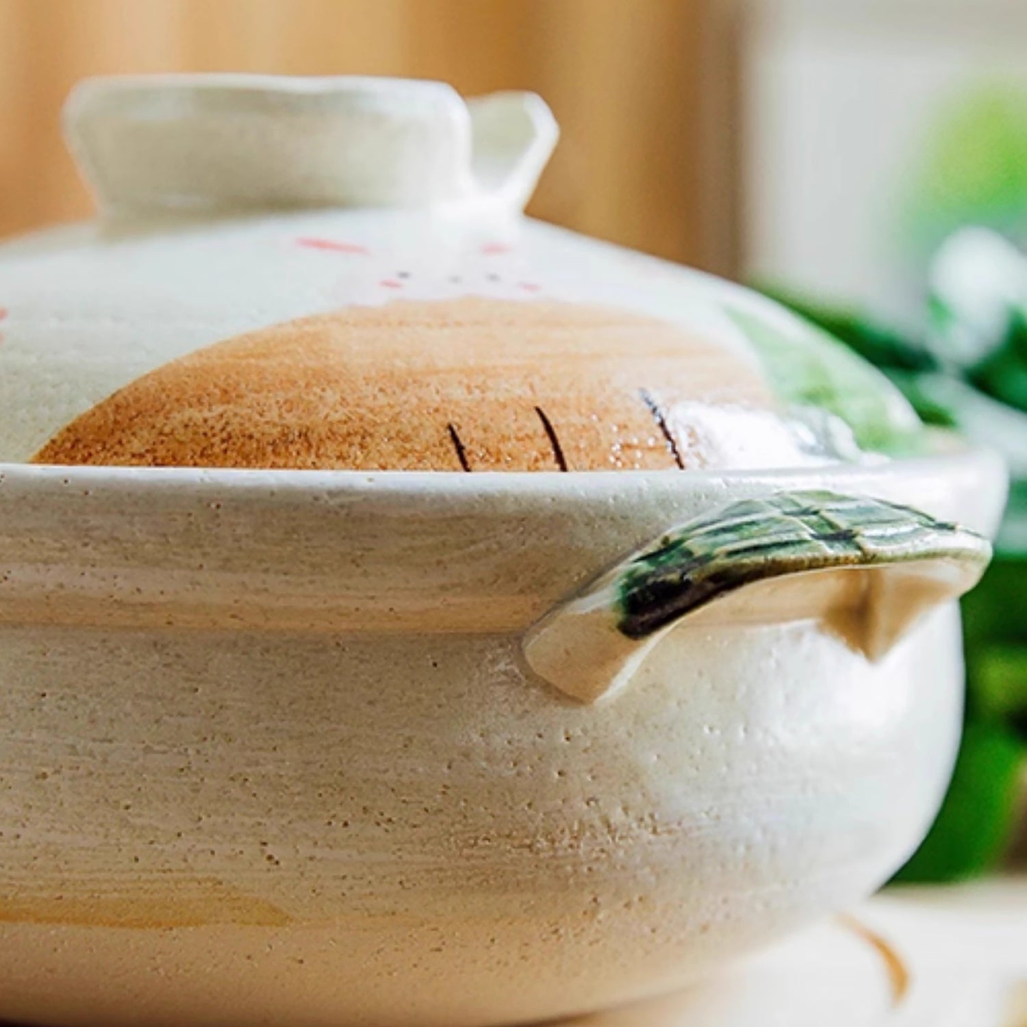 Donabe Banko-yaki fait main avec motif lapin