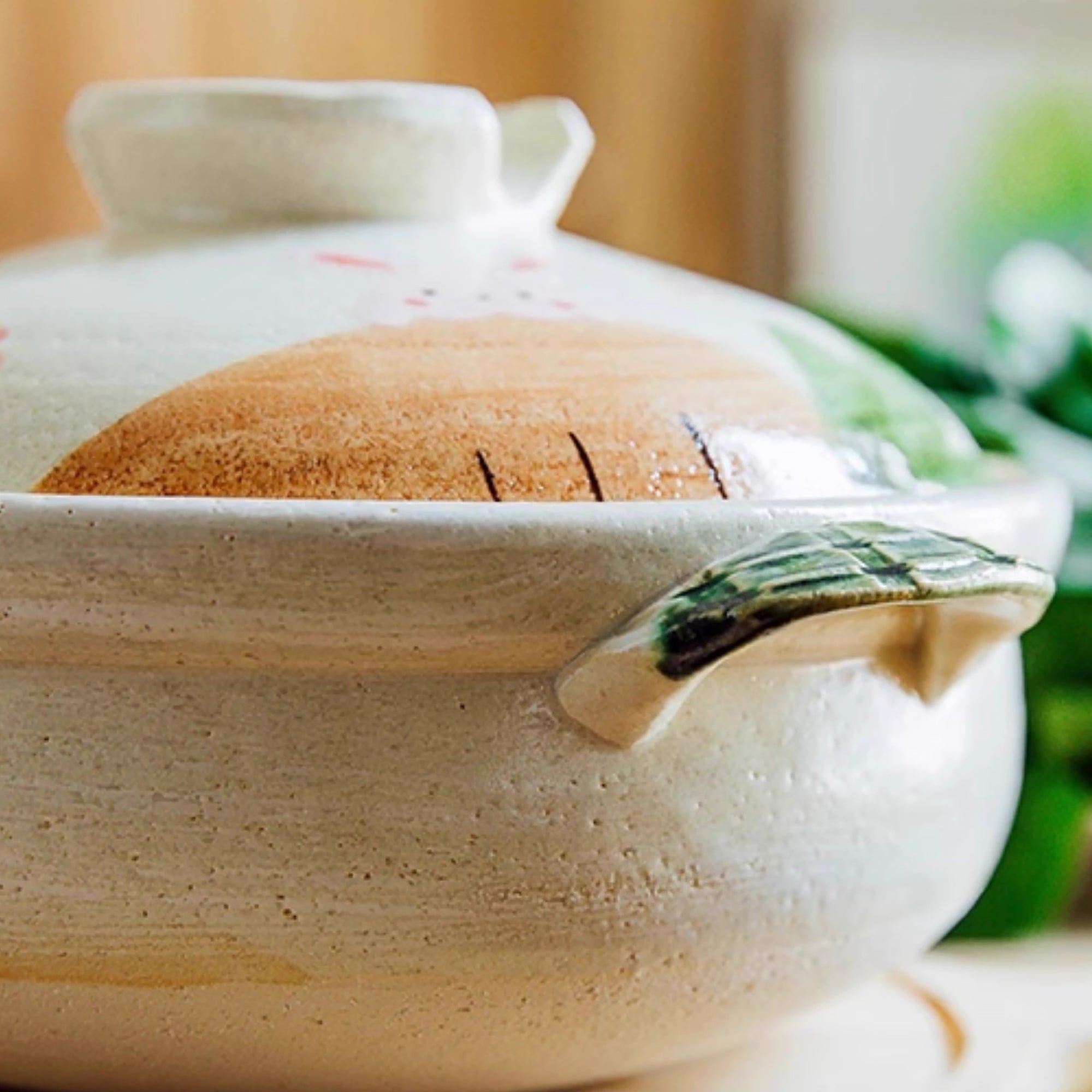 Donabe Banko-yaki fait main avec motif lapin