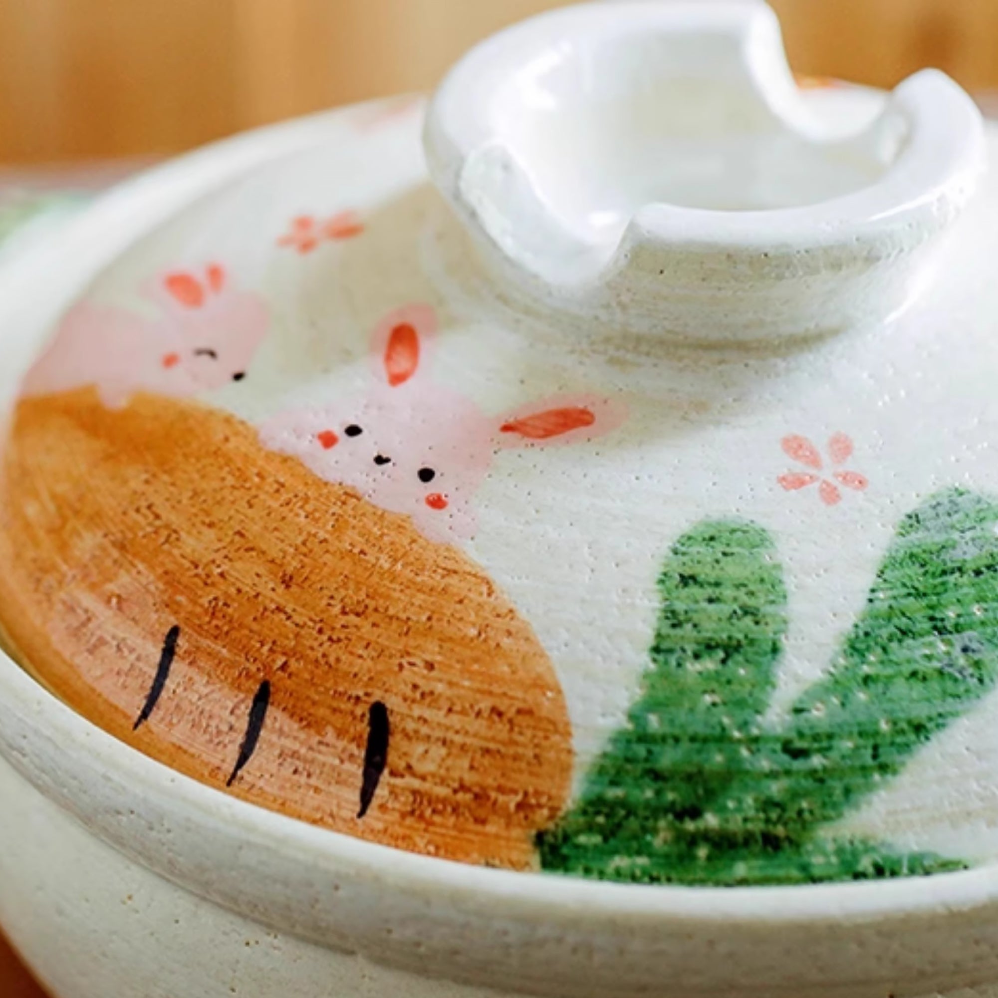 Donabe Banko-yaki fait main avec motif lapin