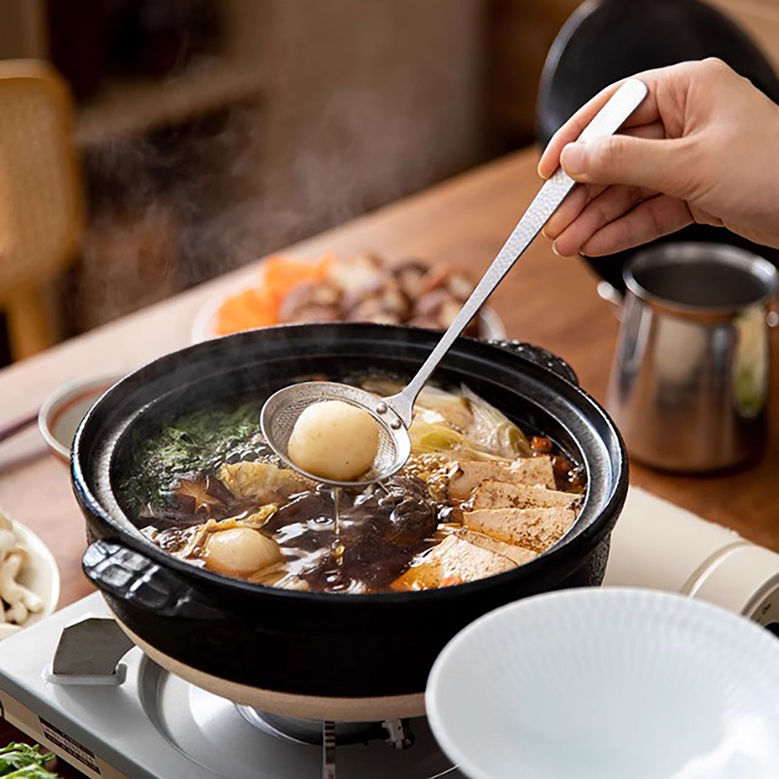 Écumoire Shimoyama en style épuré