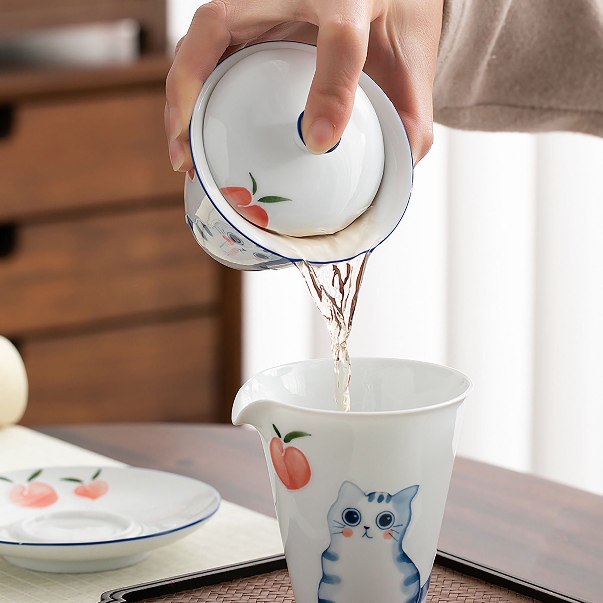 Ensemble de gaiwan en porcelaine blanche avec motif de chat mignon