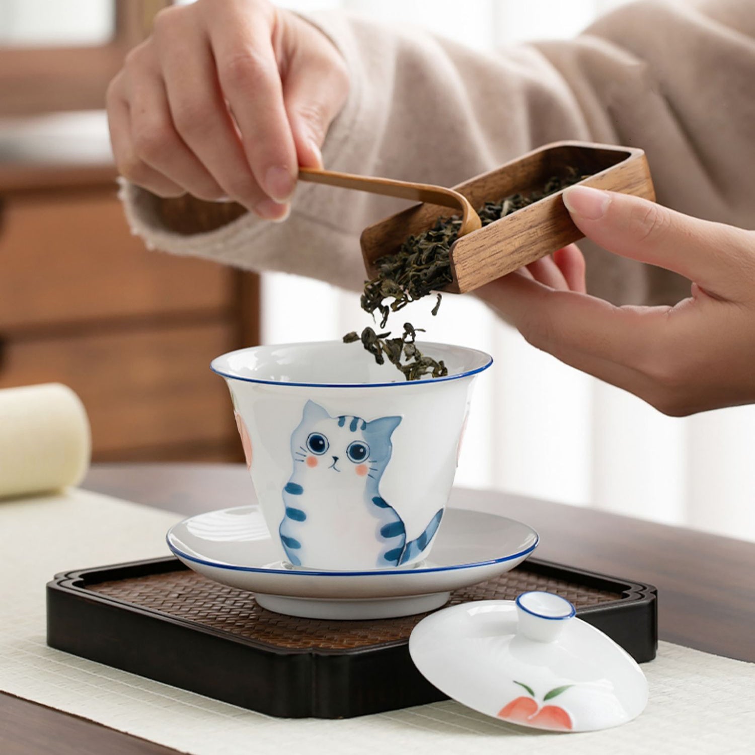 Ensemble de gaiwan en porcelaine blanche avec motif de chat mignon