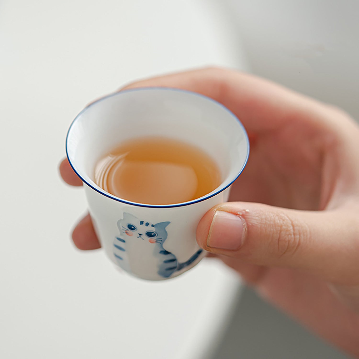 Ensemble de gaiwan en porcelaine blanche avec motif de chat mignon