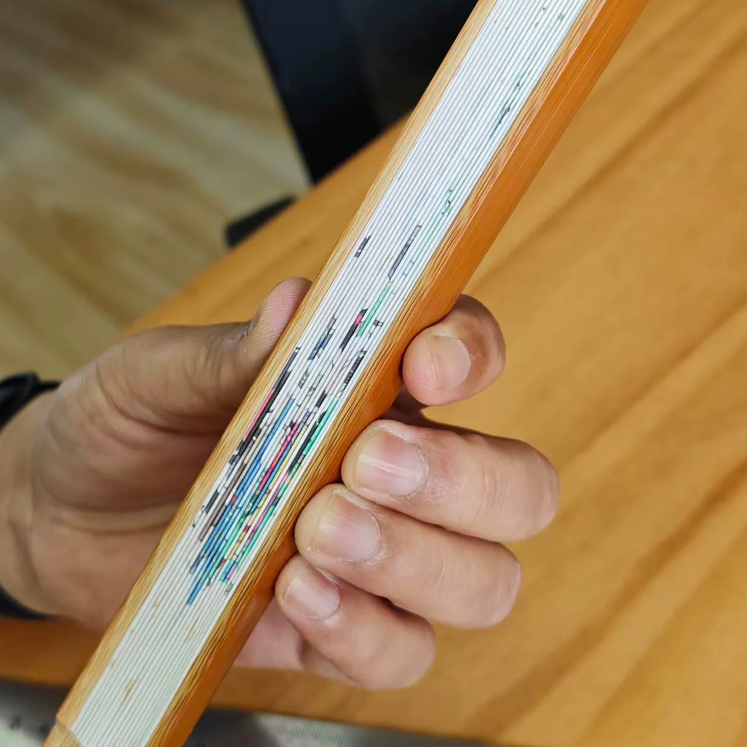 Éventail pliant artisanal chinois en papier Xuan et bambou d’Anji