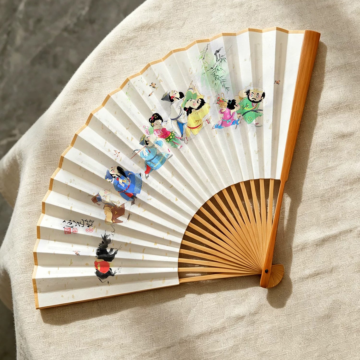Éventail pliant artisanal chinois en papier Xuan et bambou d’Anji