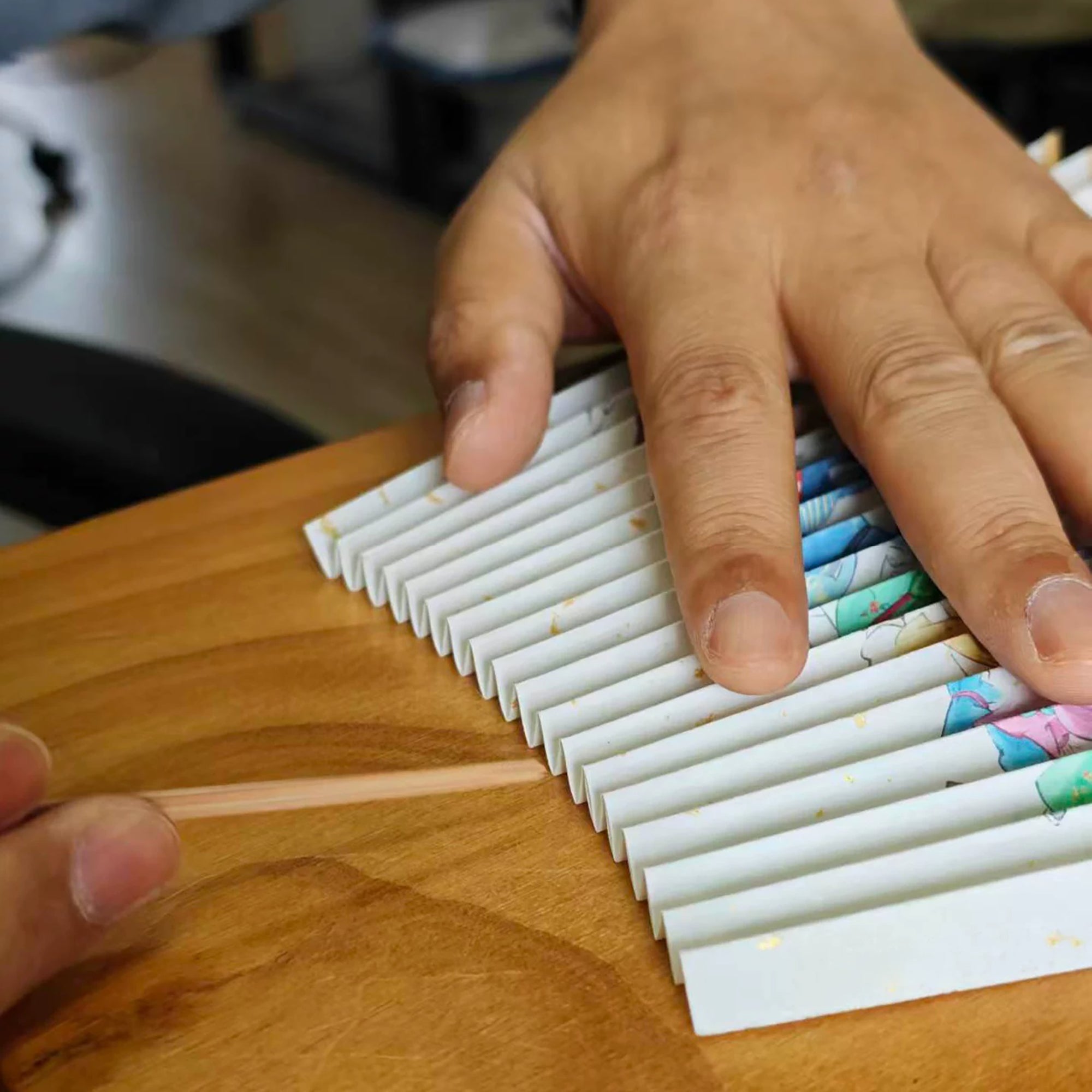Éventail pliant artisanal chinois en papier Xuan et bambou d’Anji