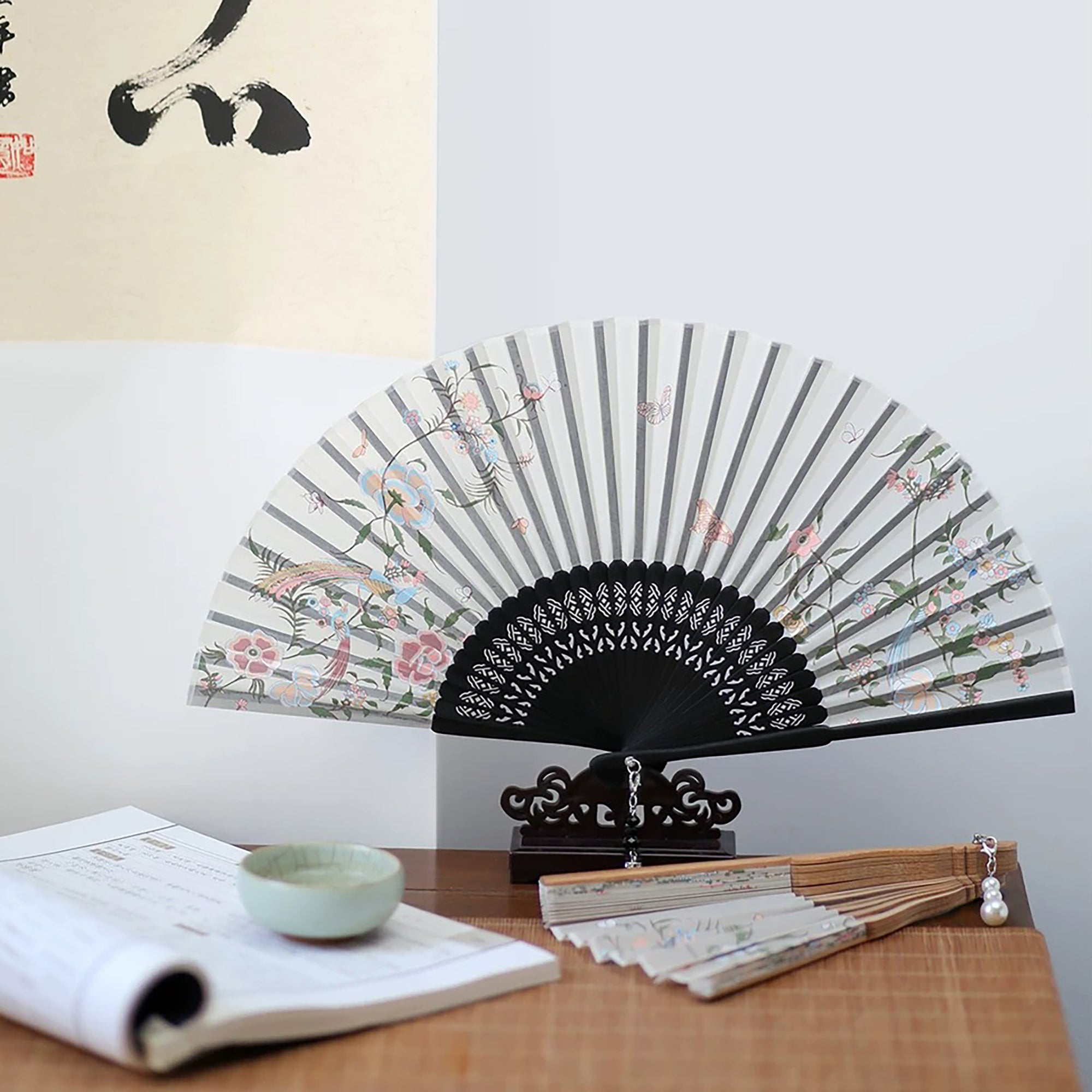 Éventail pliant Guang Embroidery Fleurs &amp; Papillons