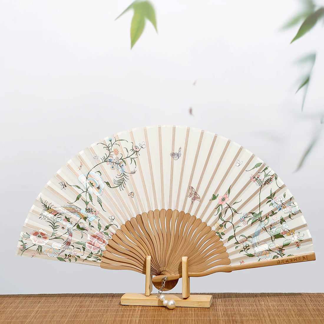 Éventail pliant Guang Embroidery Fleurs &amp; Papillons