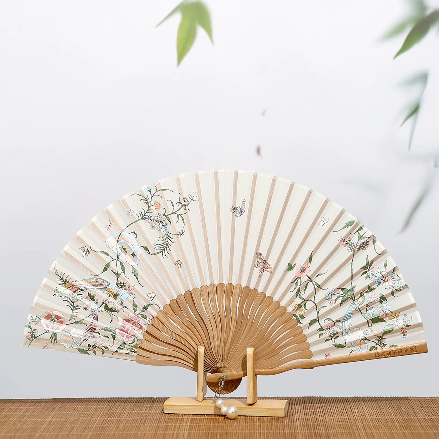 Éventail pliant Guang Embroidery Fleurs &amp; Papillons