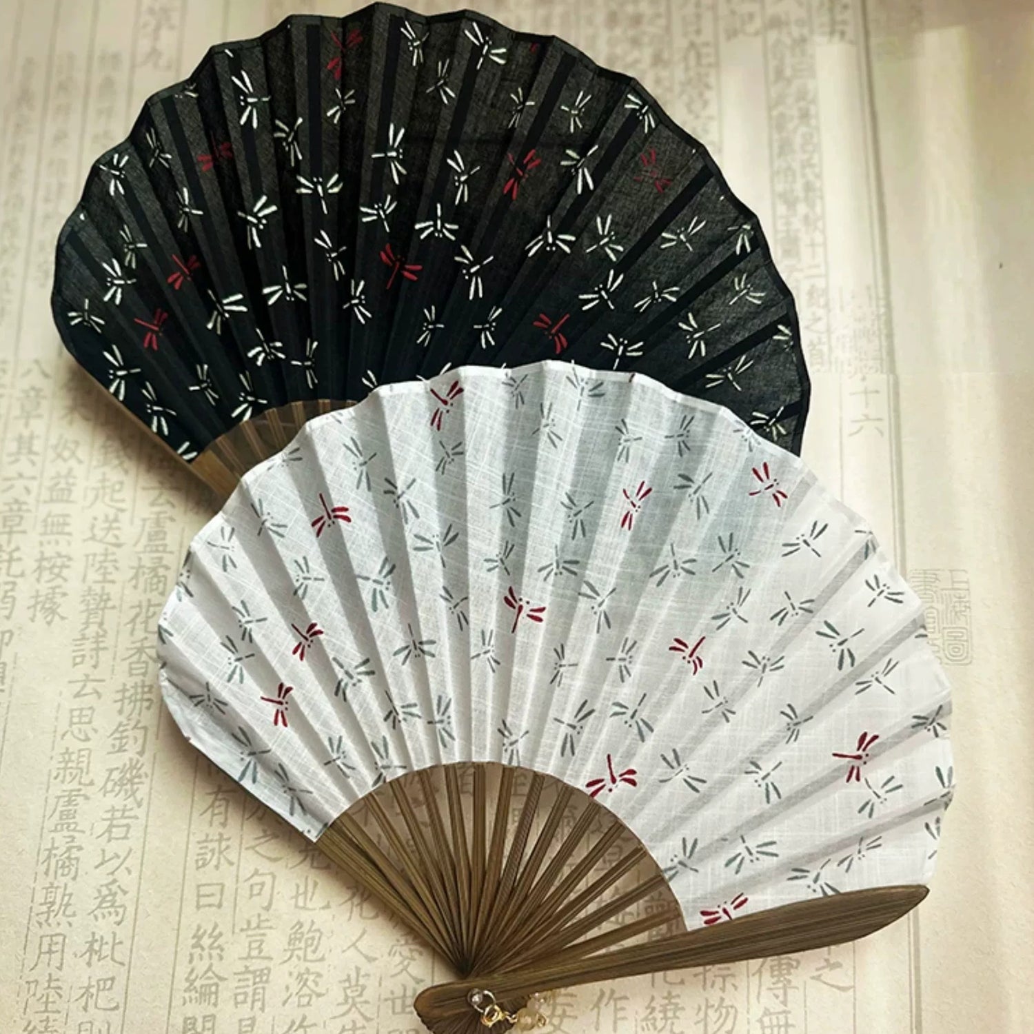 Mini éventail pliant en forme d’ombrelle motif Libellule