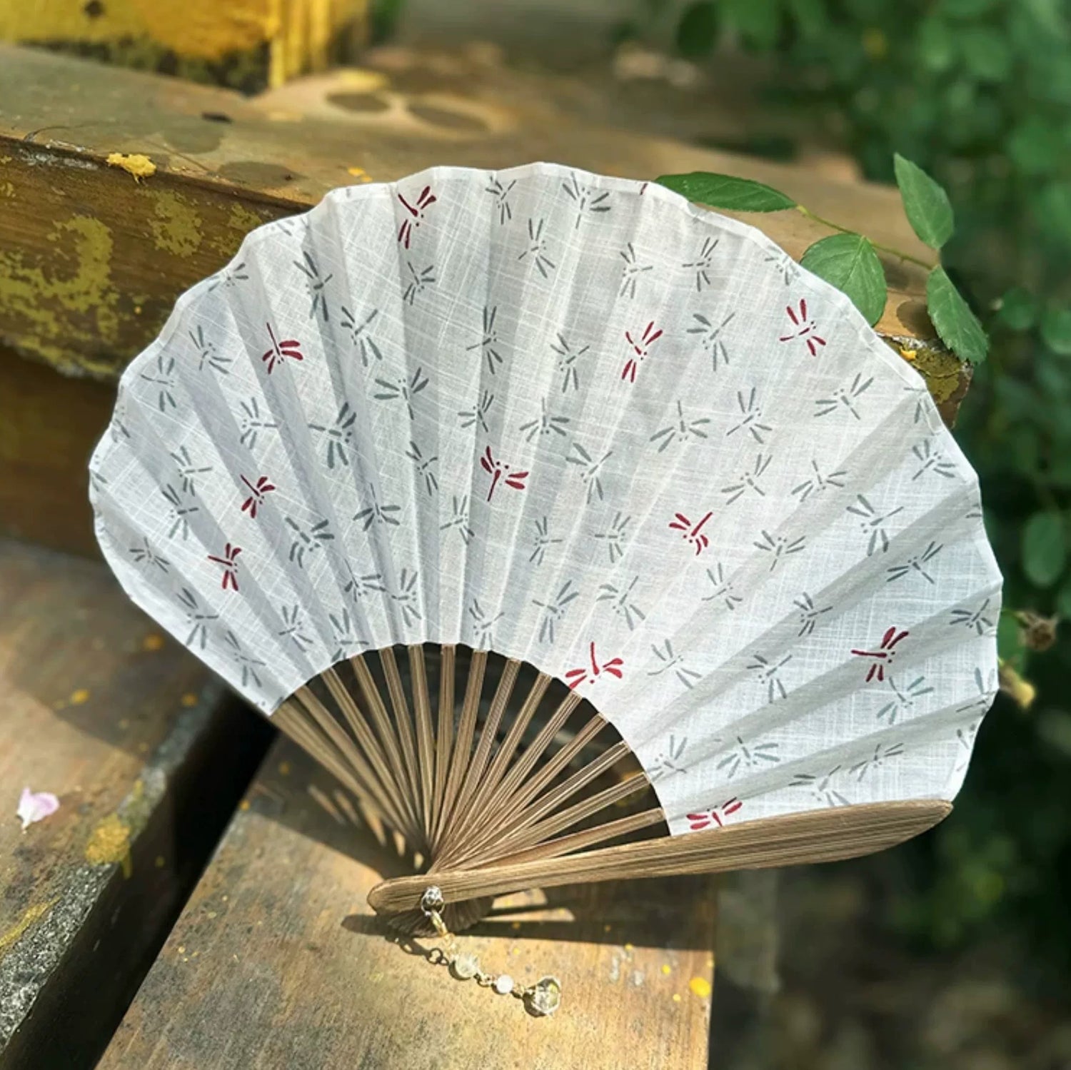 Mini éventail pliant en forme d’ombrelle motif Libellule