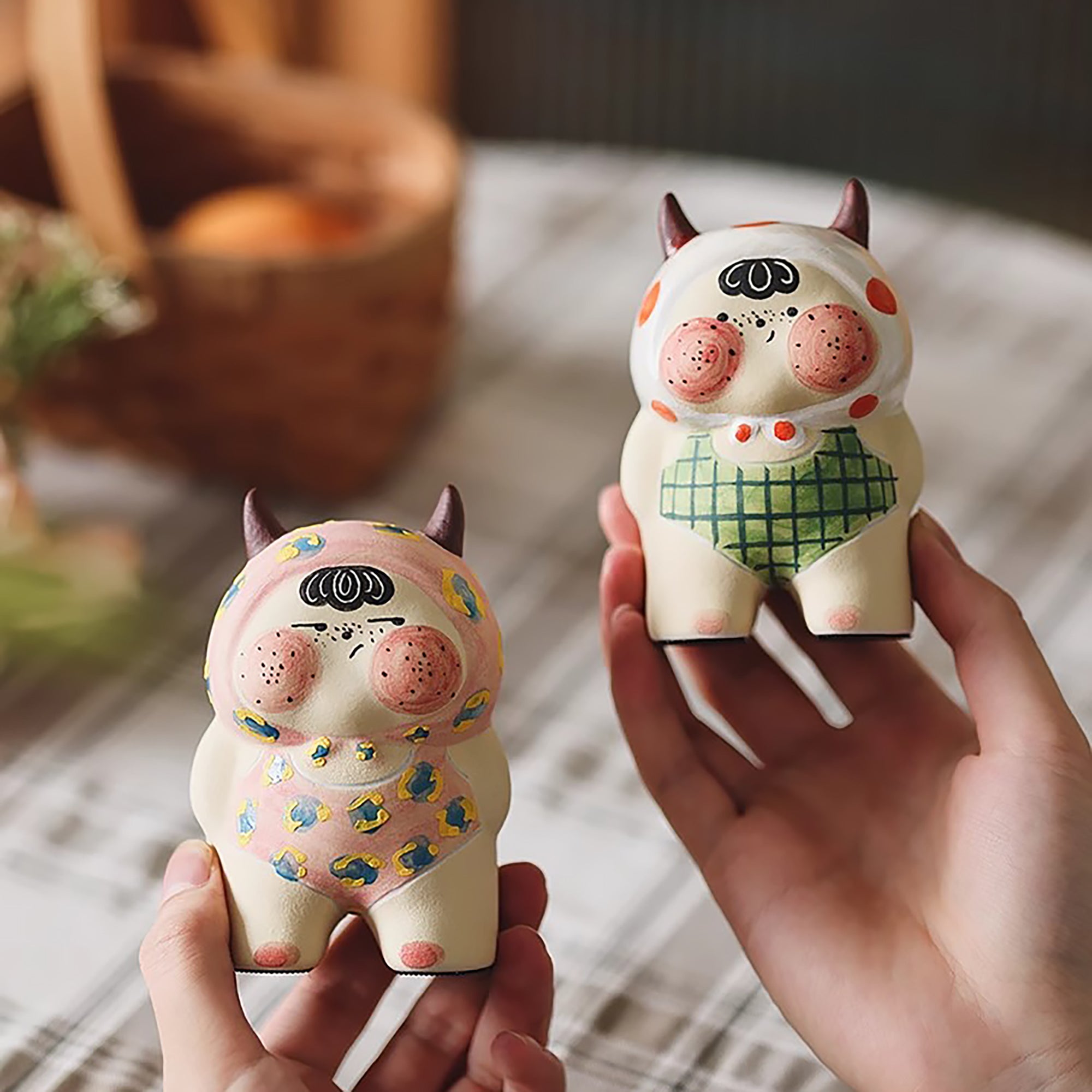 Handgefertigte Keramikpuppenfigur