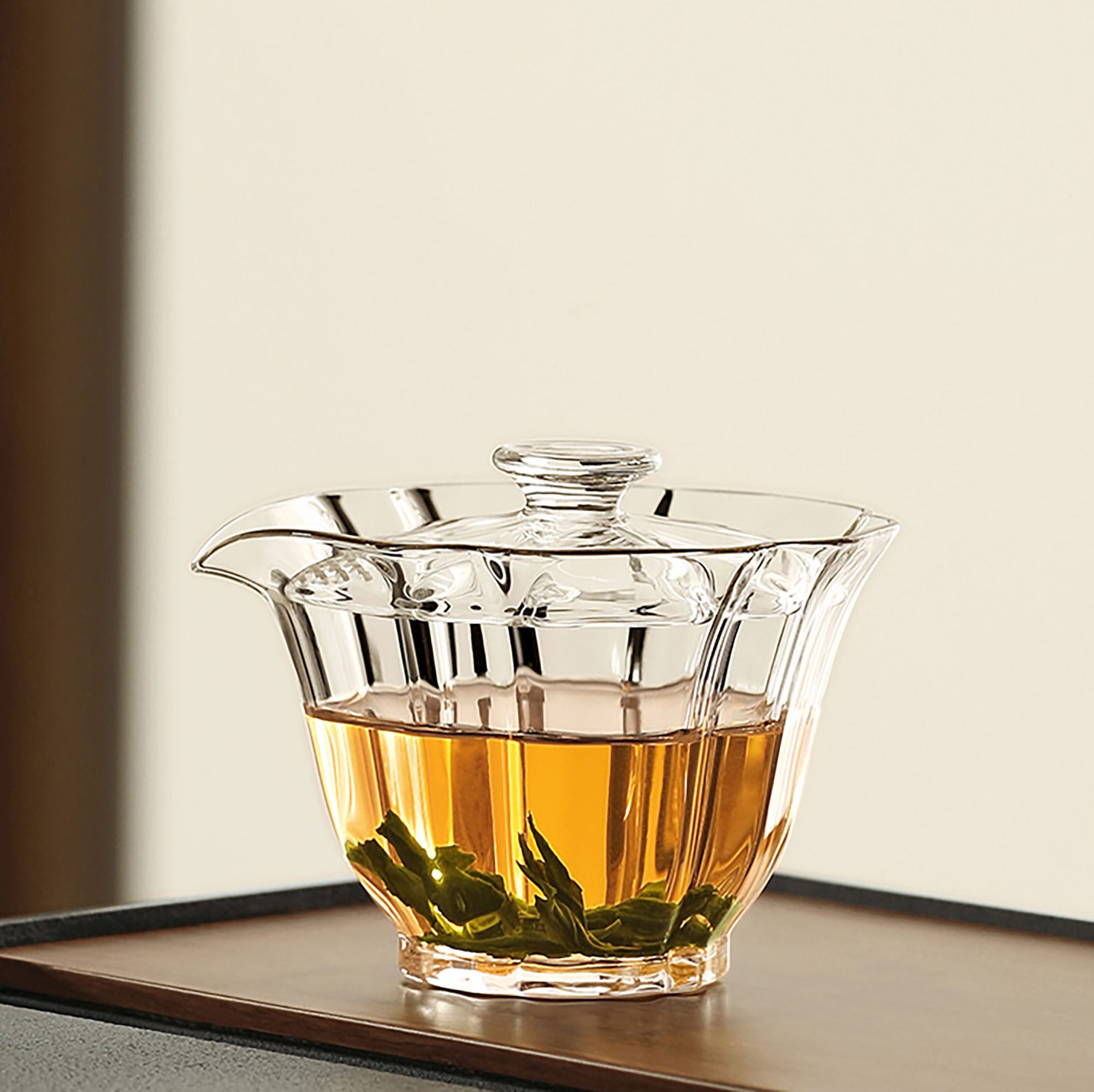 Gaiwan en verre avec design lotus élégant