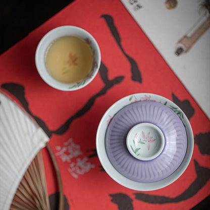 Gaiwan élégant en porcelaine avec design fleurs de magnolia violet 