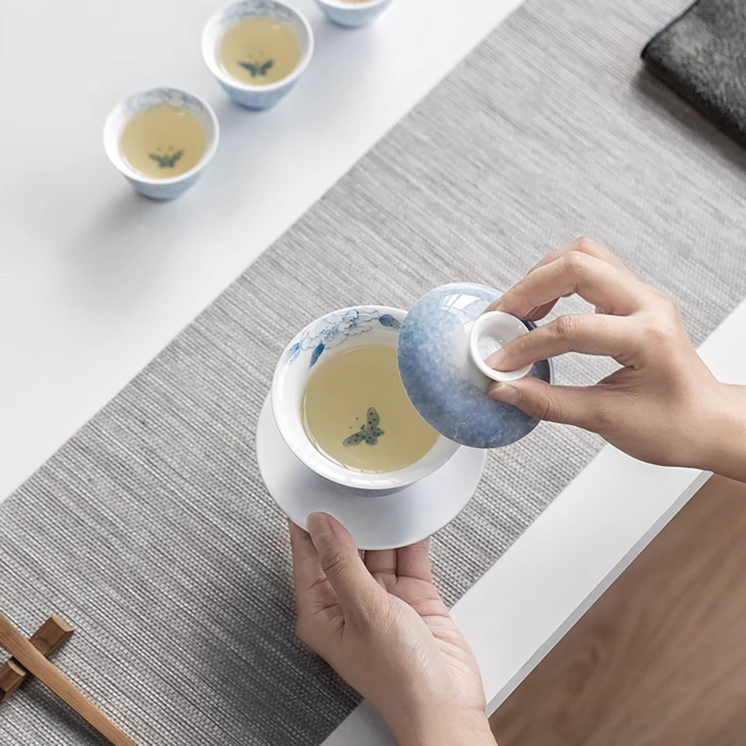 Gaiwan en porcelaine en Série &quot;Papillon et Fleurs&quot;