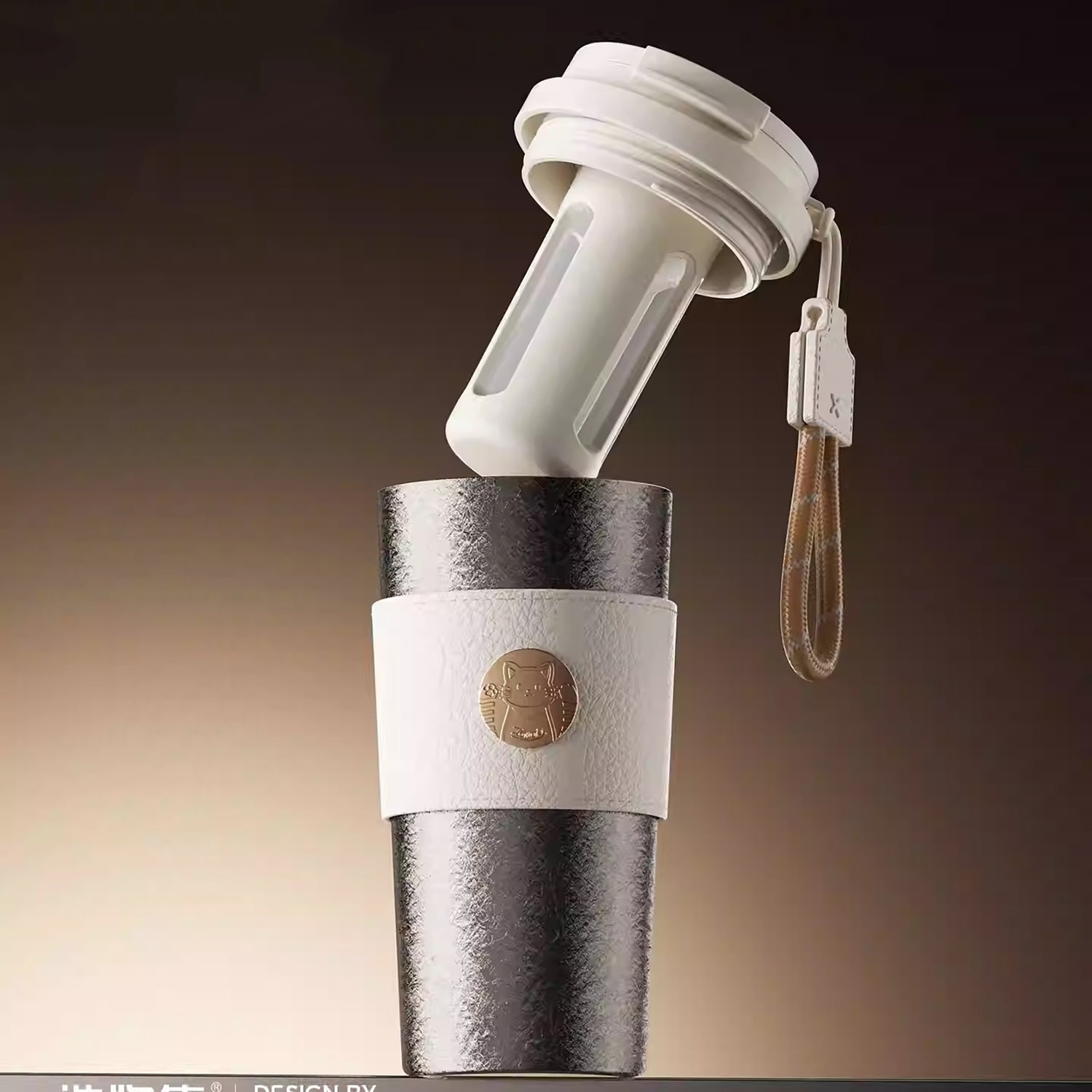 Gobelet isotherme en titane pur avec infuseur à thé