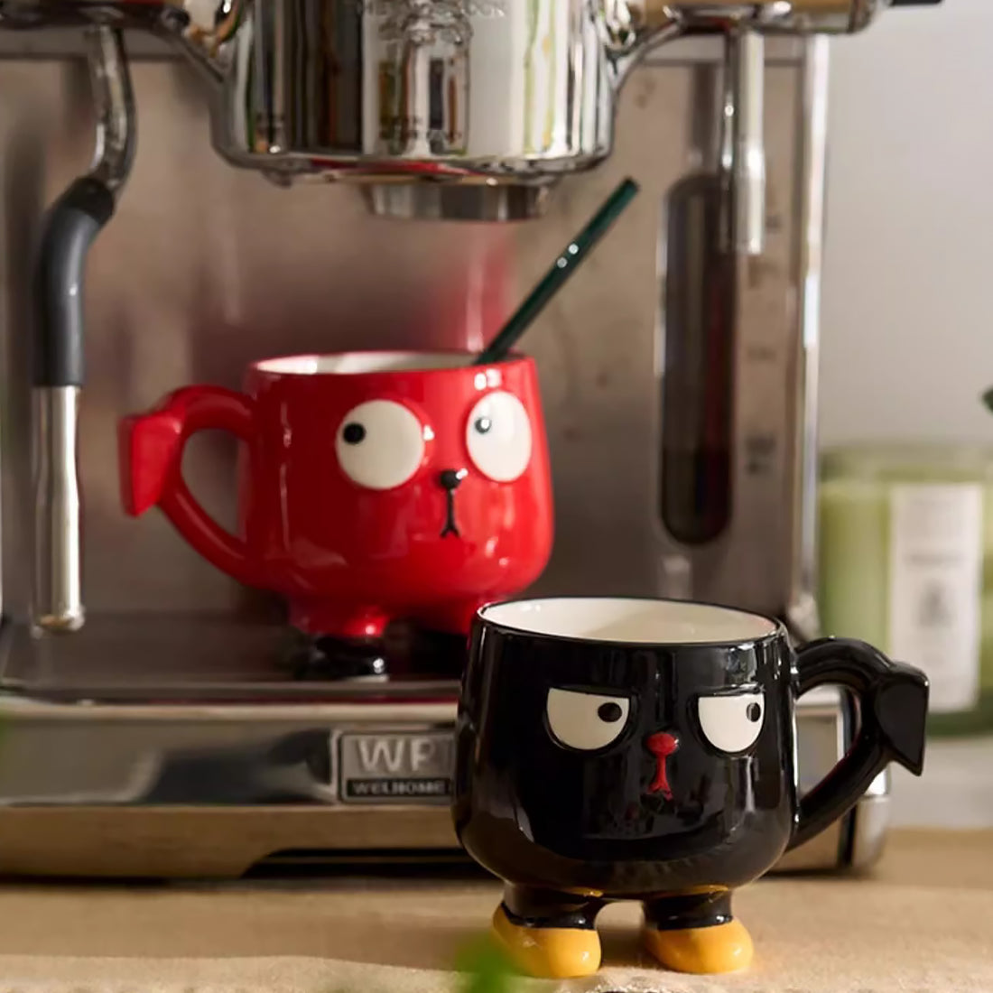Mugs en céramique avec poignées cœur
