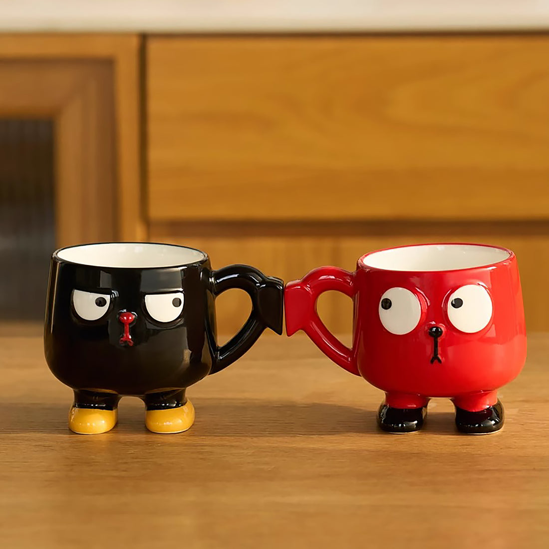 Mugs en céramique avec poignées cœur