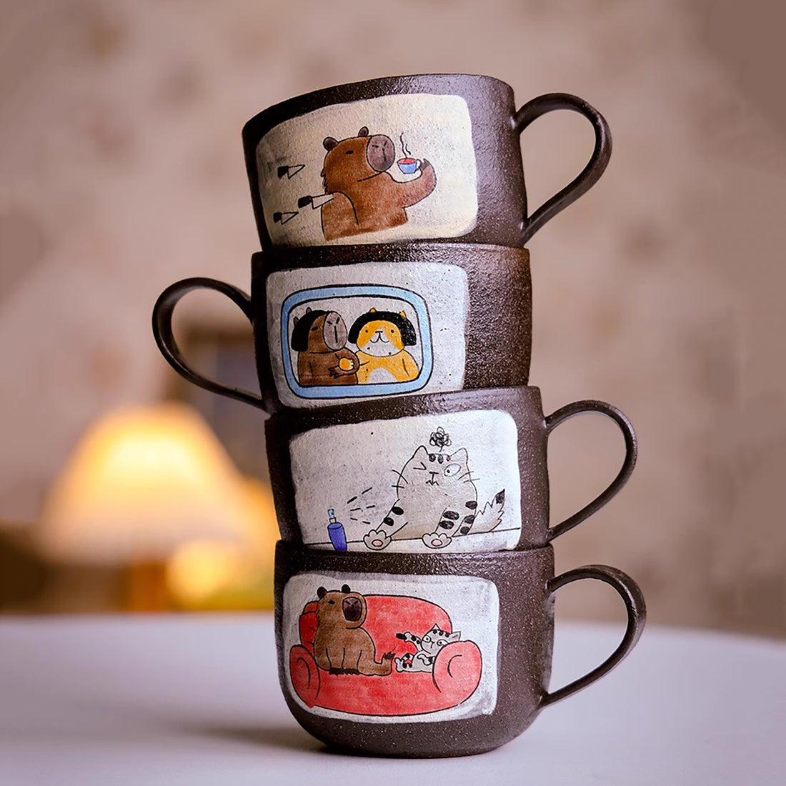 Mug en argile violette fait main avec motif de Série “Bons Potos”