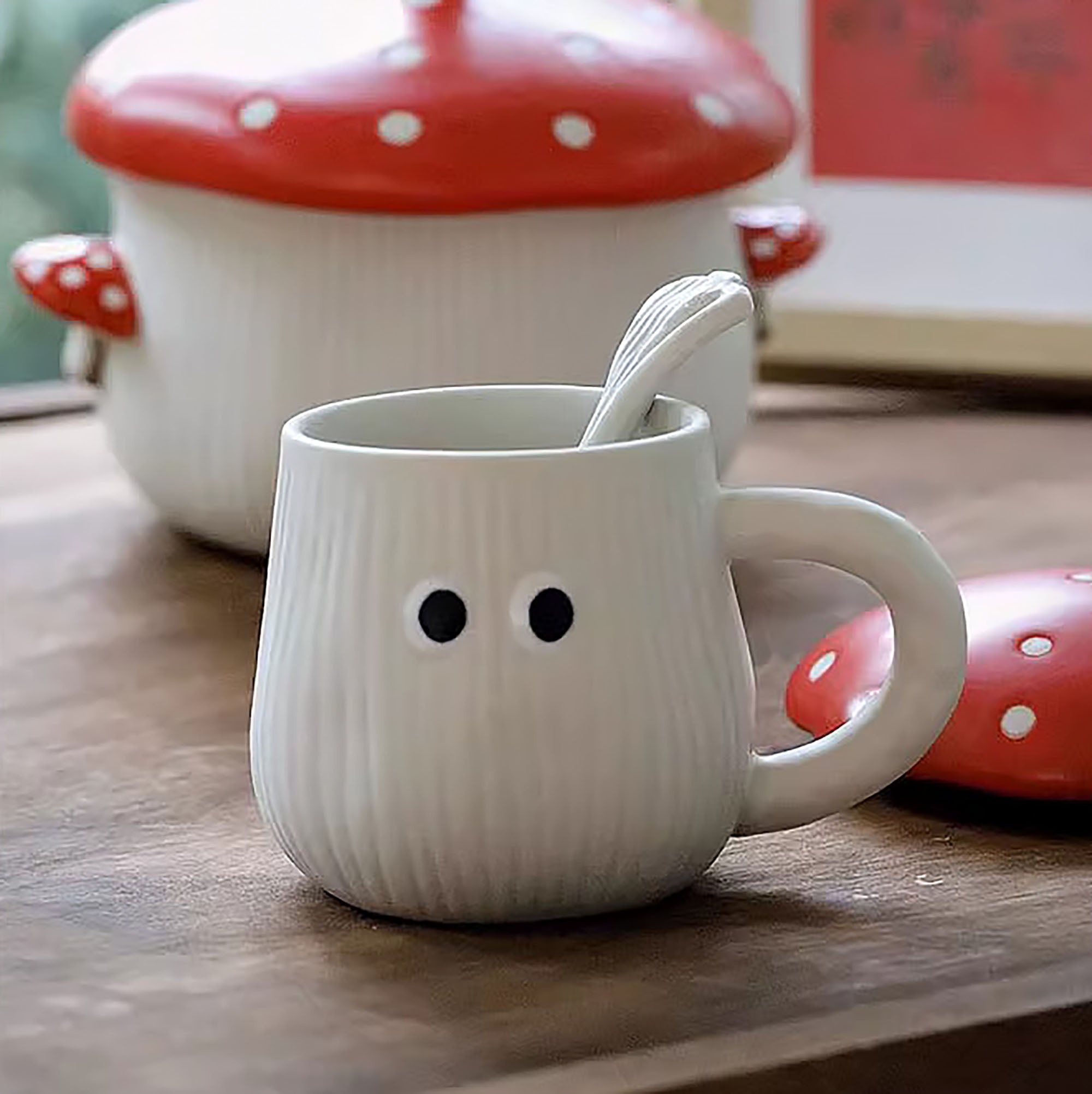 Mug en céramique en forme de champignon féérique