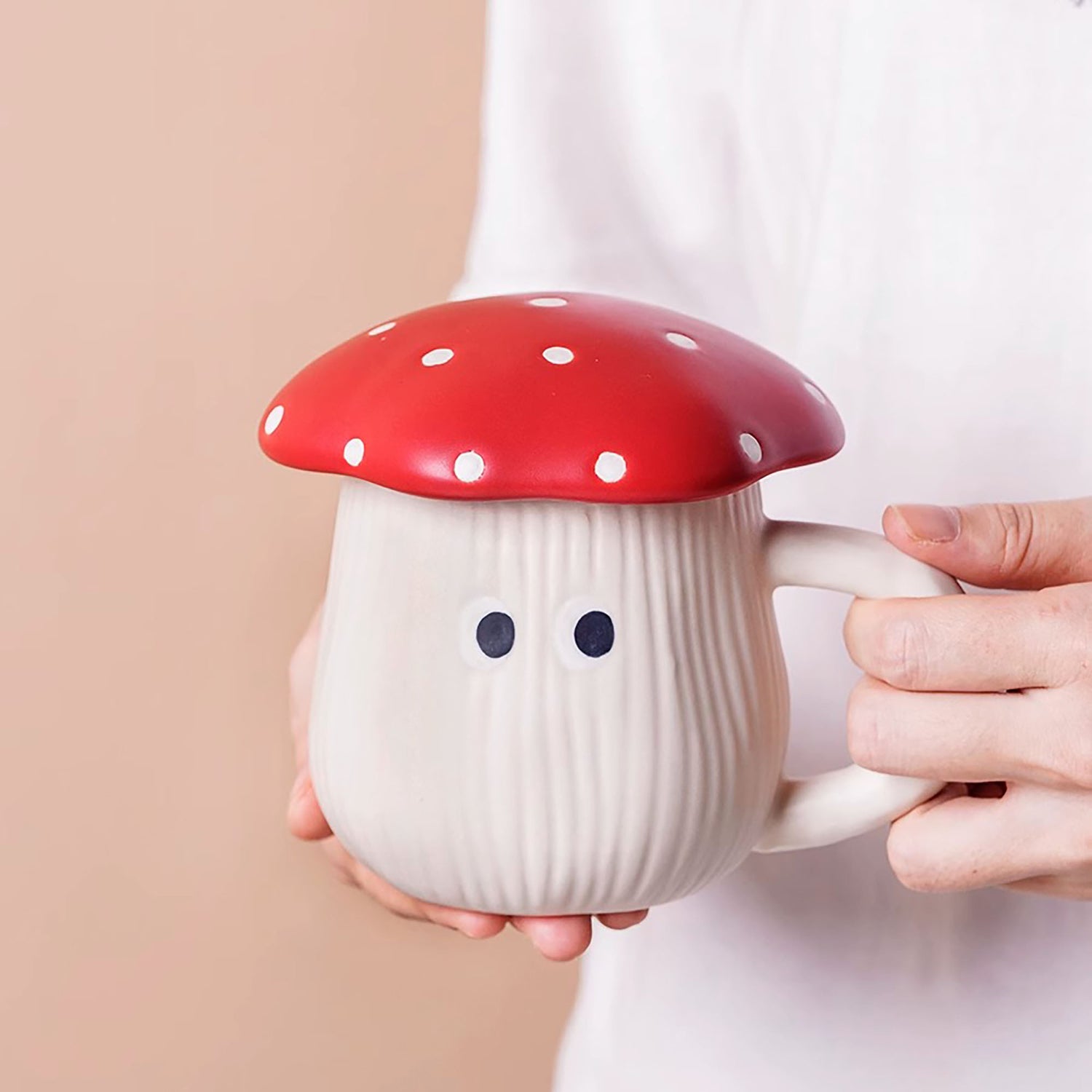 Mug en céramique en forme de champignon féérique