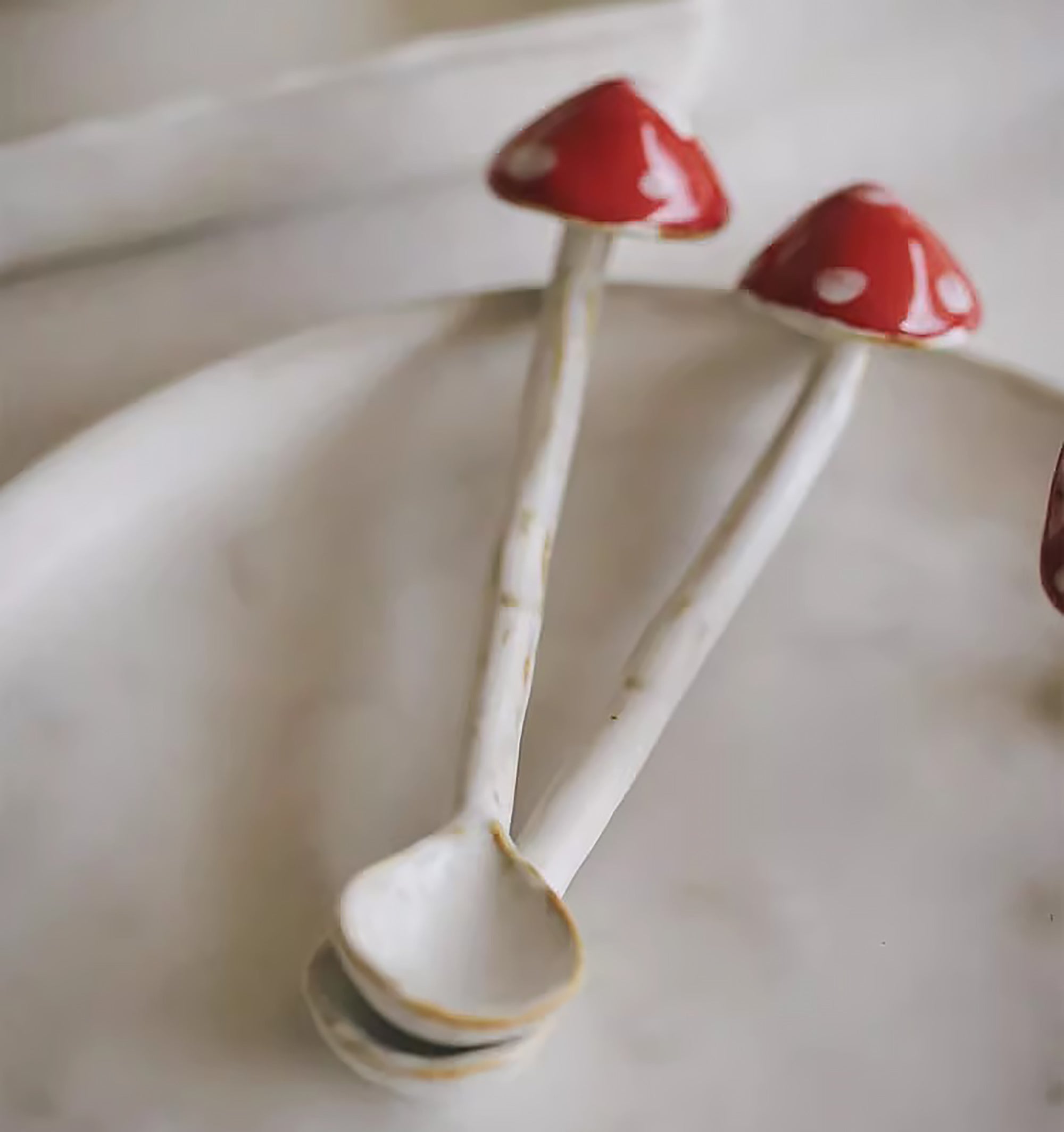 Mug en céramique fait main avec poignée champignon