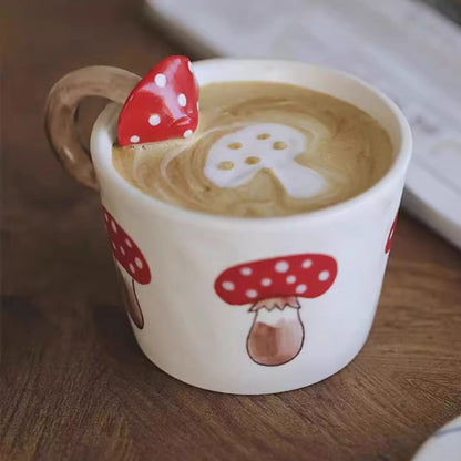 Tasse à café en céramique avec anse champignon rouge