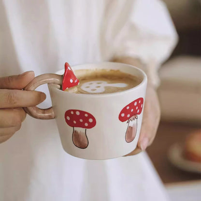 Tasse à café en céramique avec anse champignon rouge