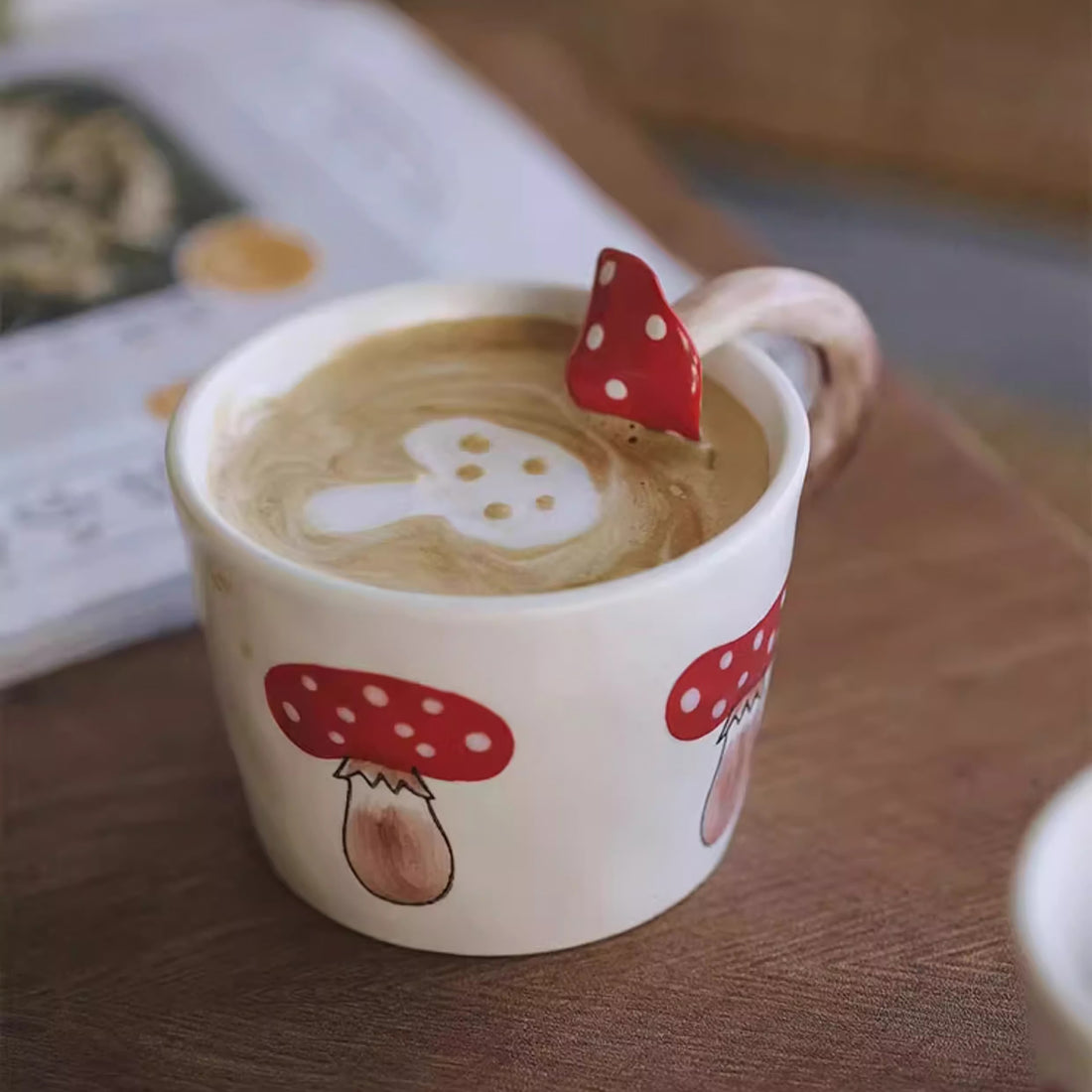 Tasse à café en céramique avec anse champignon rouge