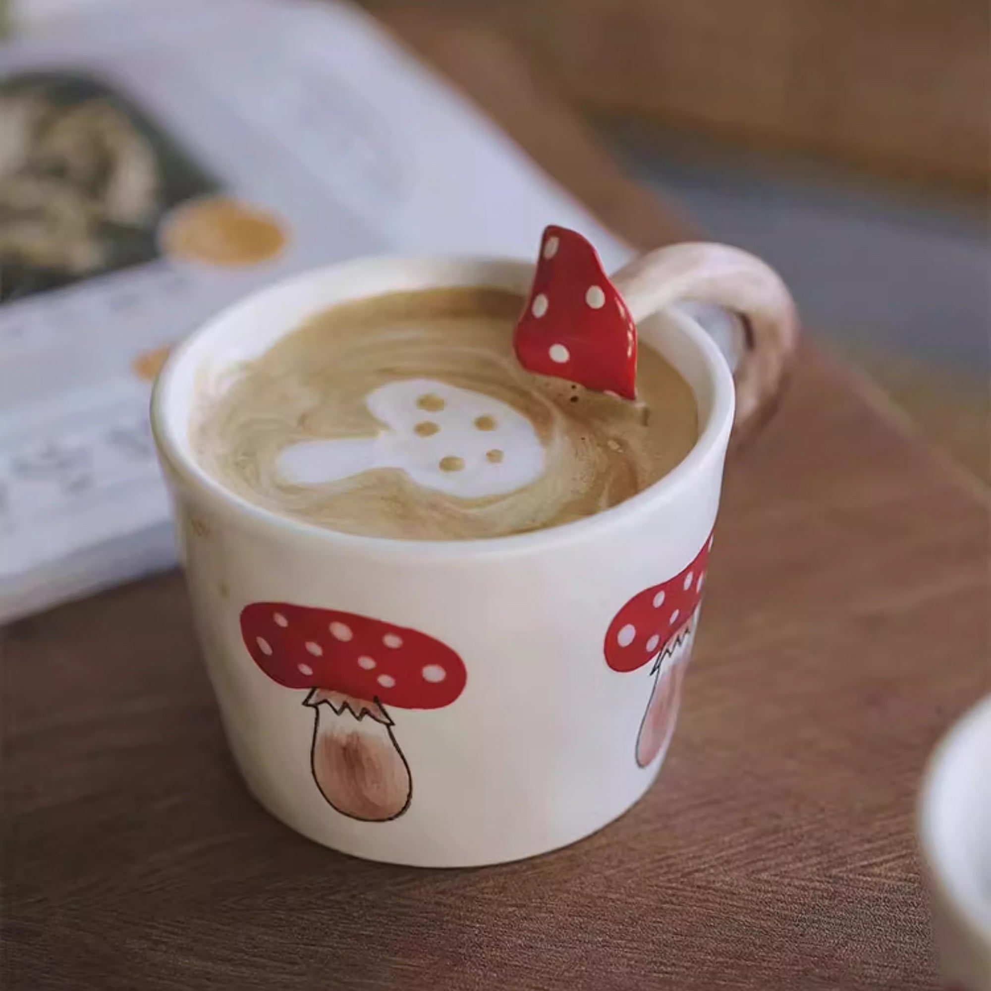 Tasse à café en céramique avec anse champignon rouge