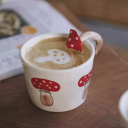 Tasse à café en céramique avec anse champignon rouge