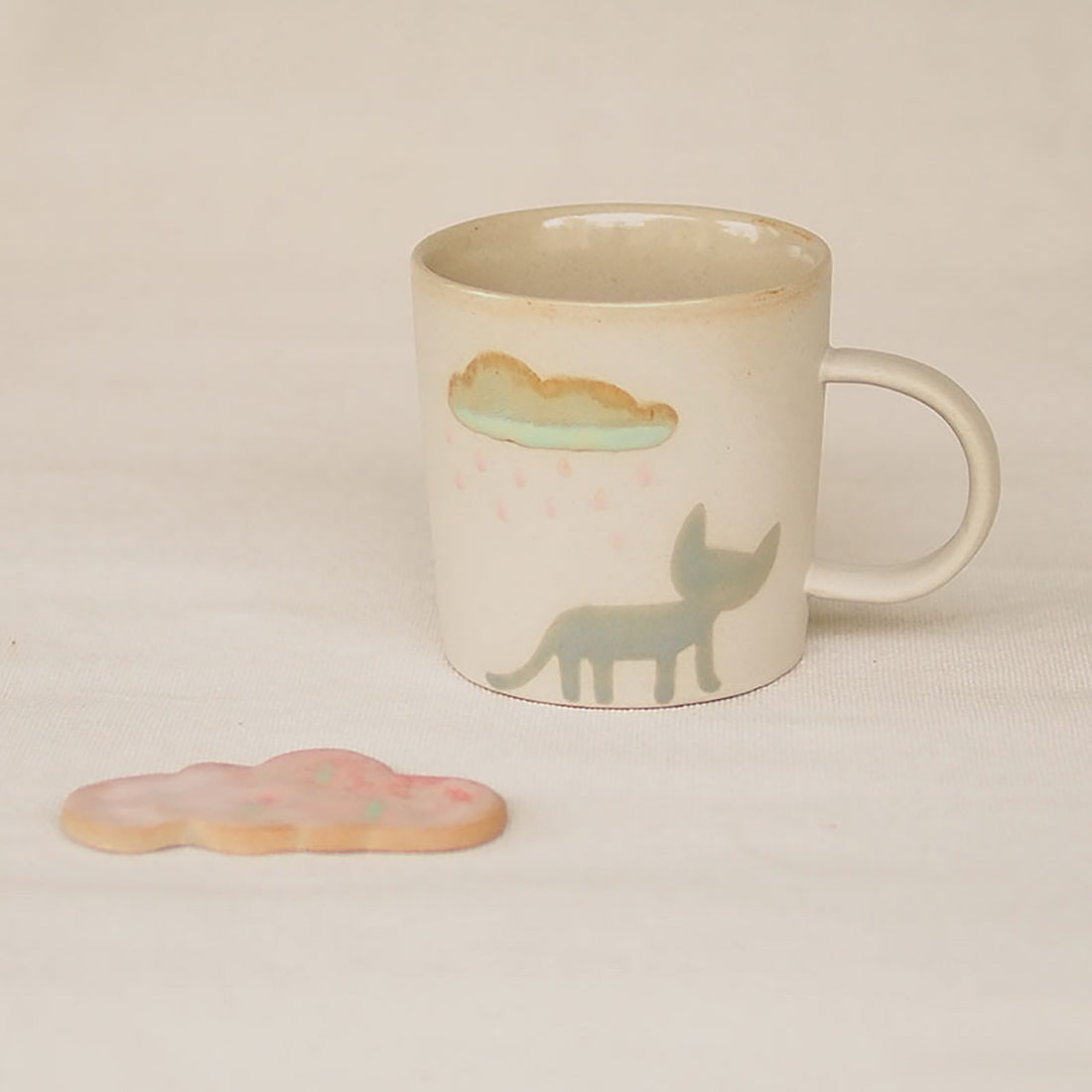 Mug en céramique fait à la main avec motif de chats se promenant sous la pluie