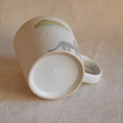 Mug en céramique fait à la main avec motif de chats se promenant sous la pluie